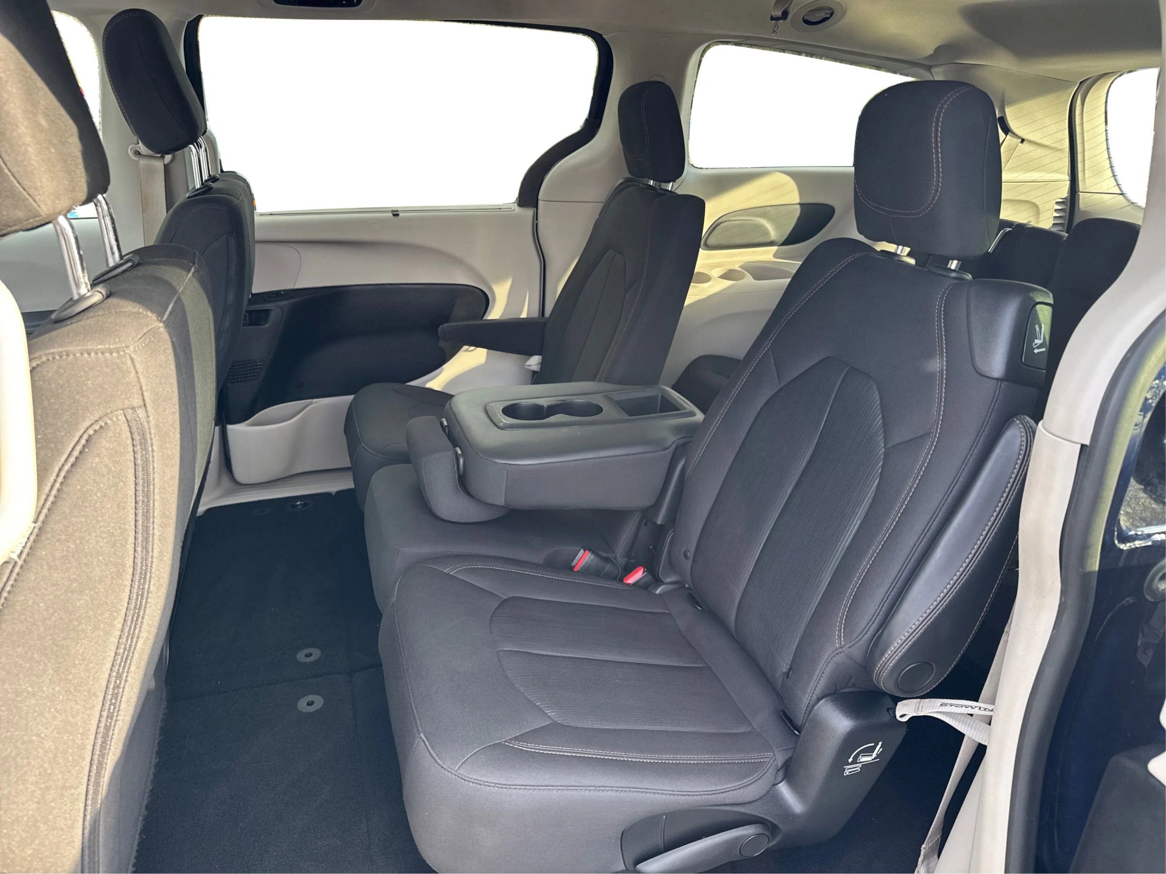 Used 2019 Chrysler Pacifica Touring Plus image 13