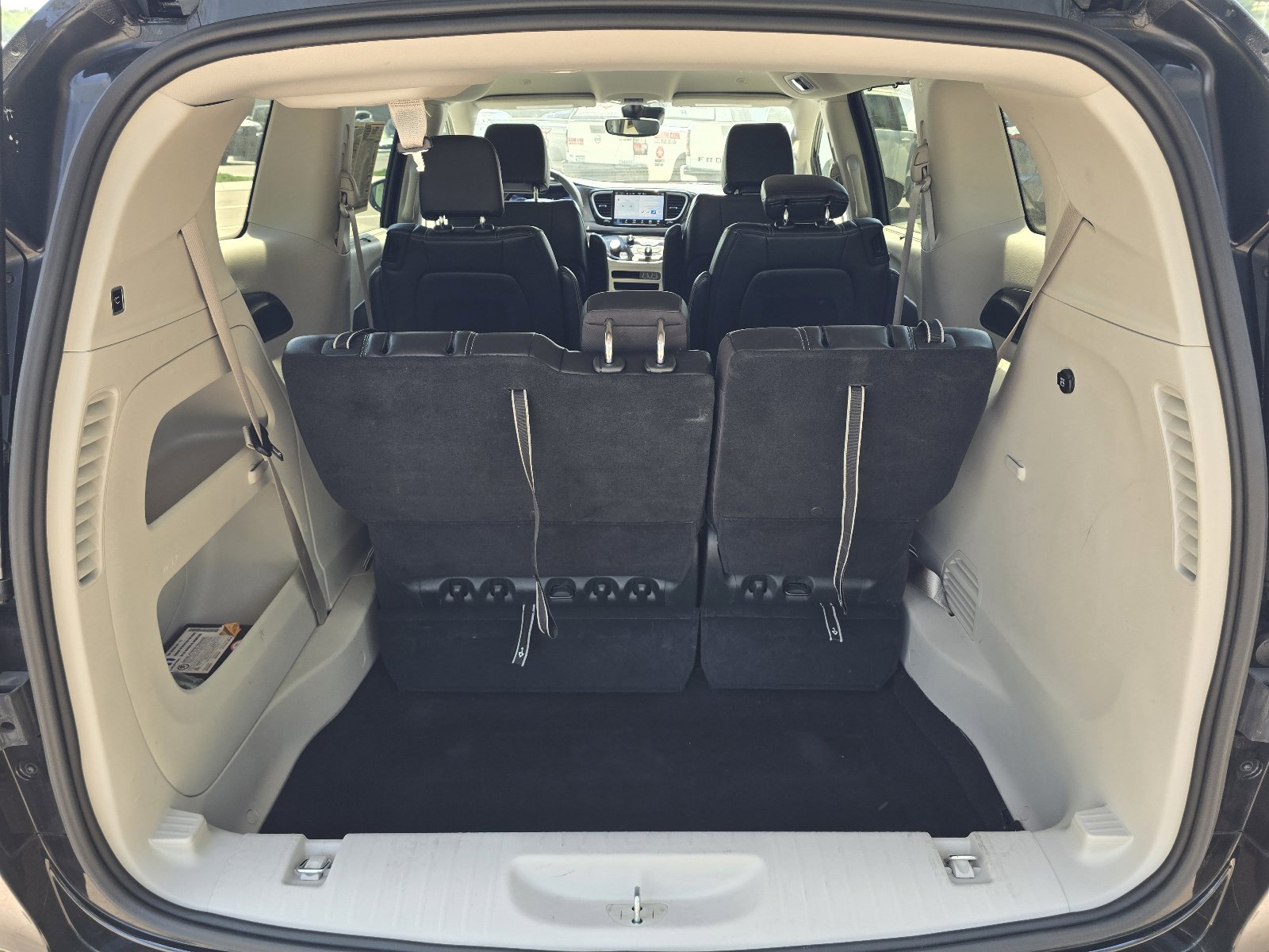 Used 2024 Chrysler Pacifica Touring-L FWD image 25