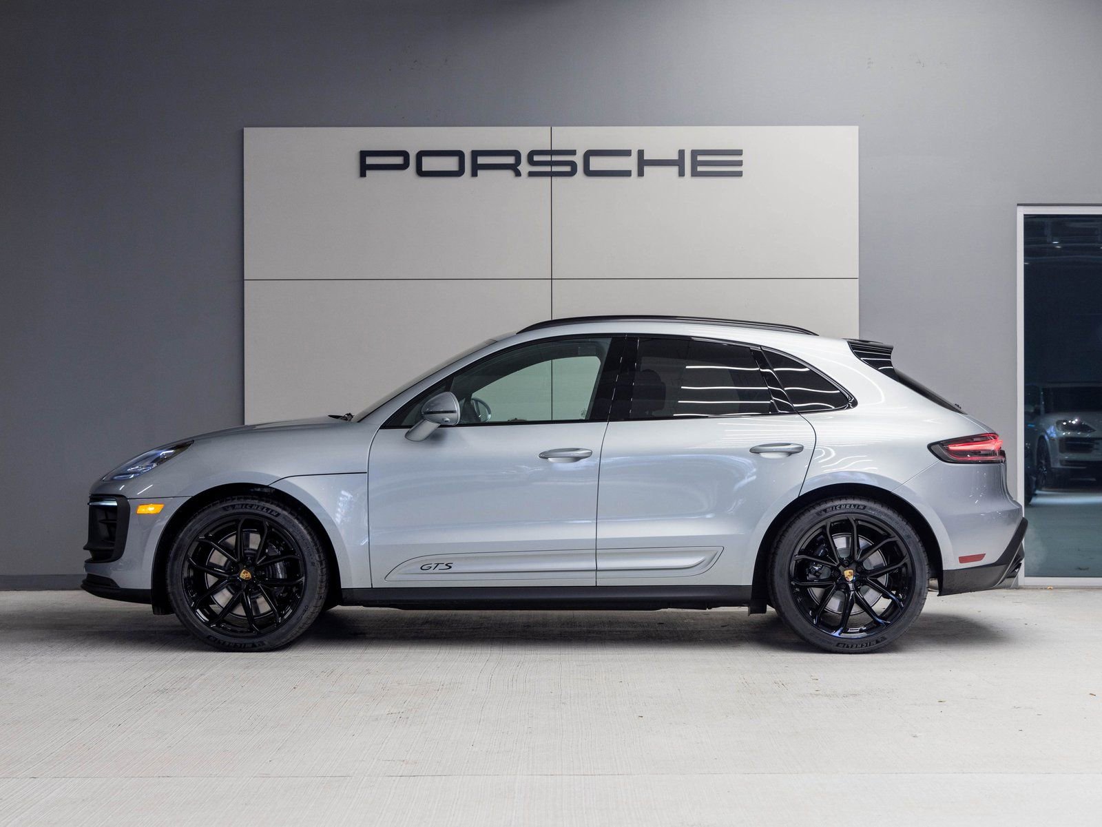 New 2026 Porsche Macan GTS image 2