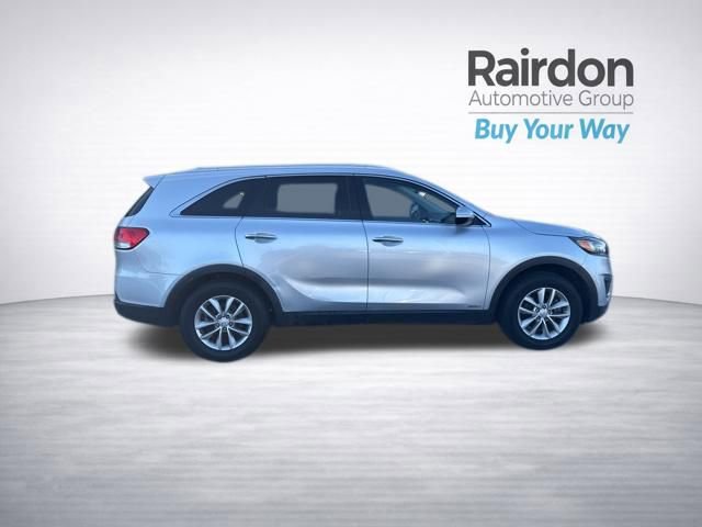 Used 2017 Kia Sorento LX w/ LX Convenience Package image 9