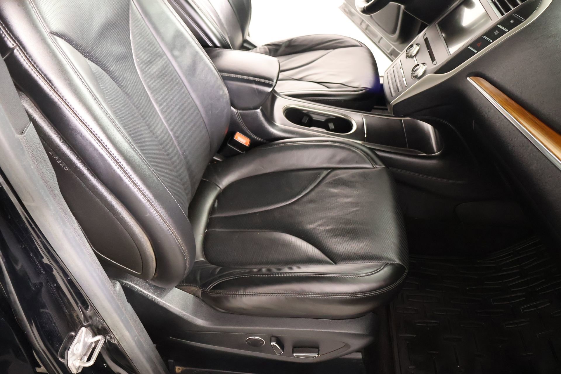 Used 2017 Lincoln MKC Reserve w/ Lincoln MKC Climate Package image 13