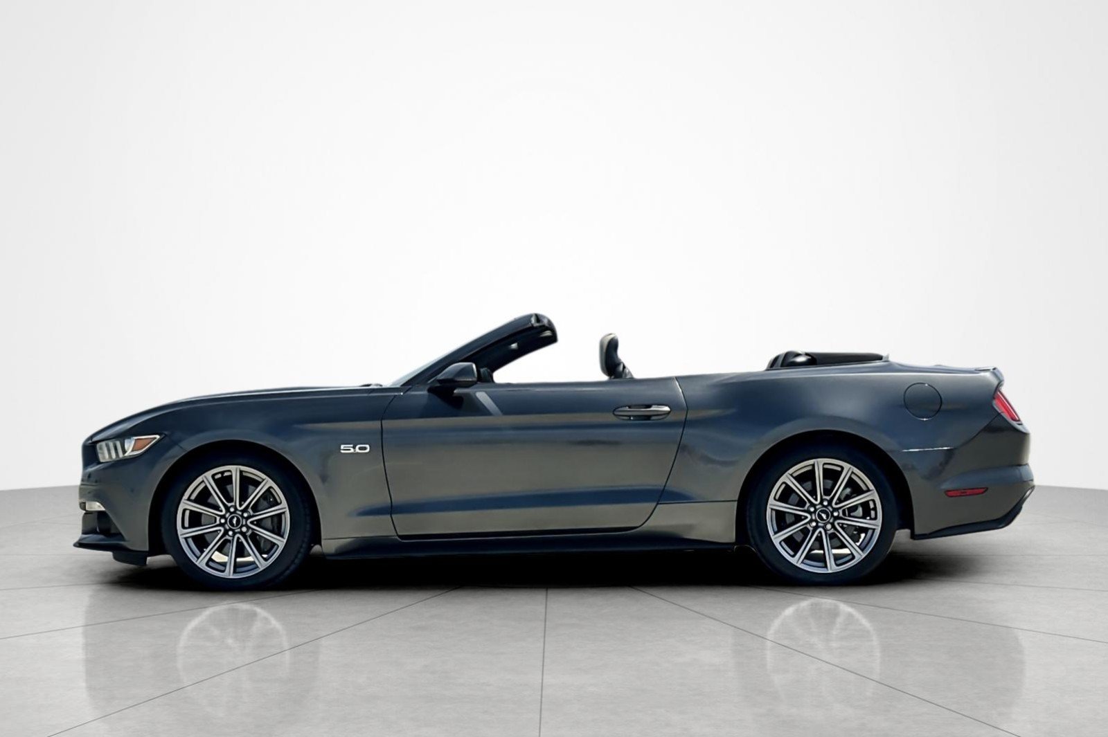 Used 2017 Ford Mustang GT Premium w/ Equipment Group 401A RWD image 2
