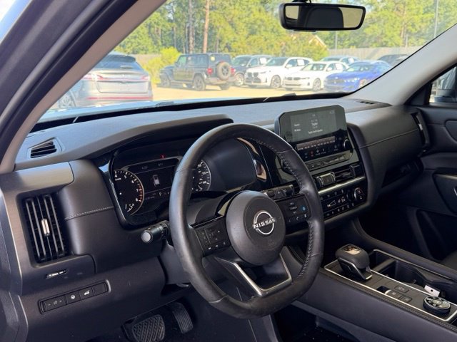 Used 2023 Nissan Pathfinder SL AWD/4WD image 14