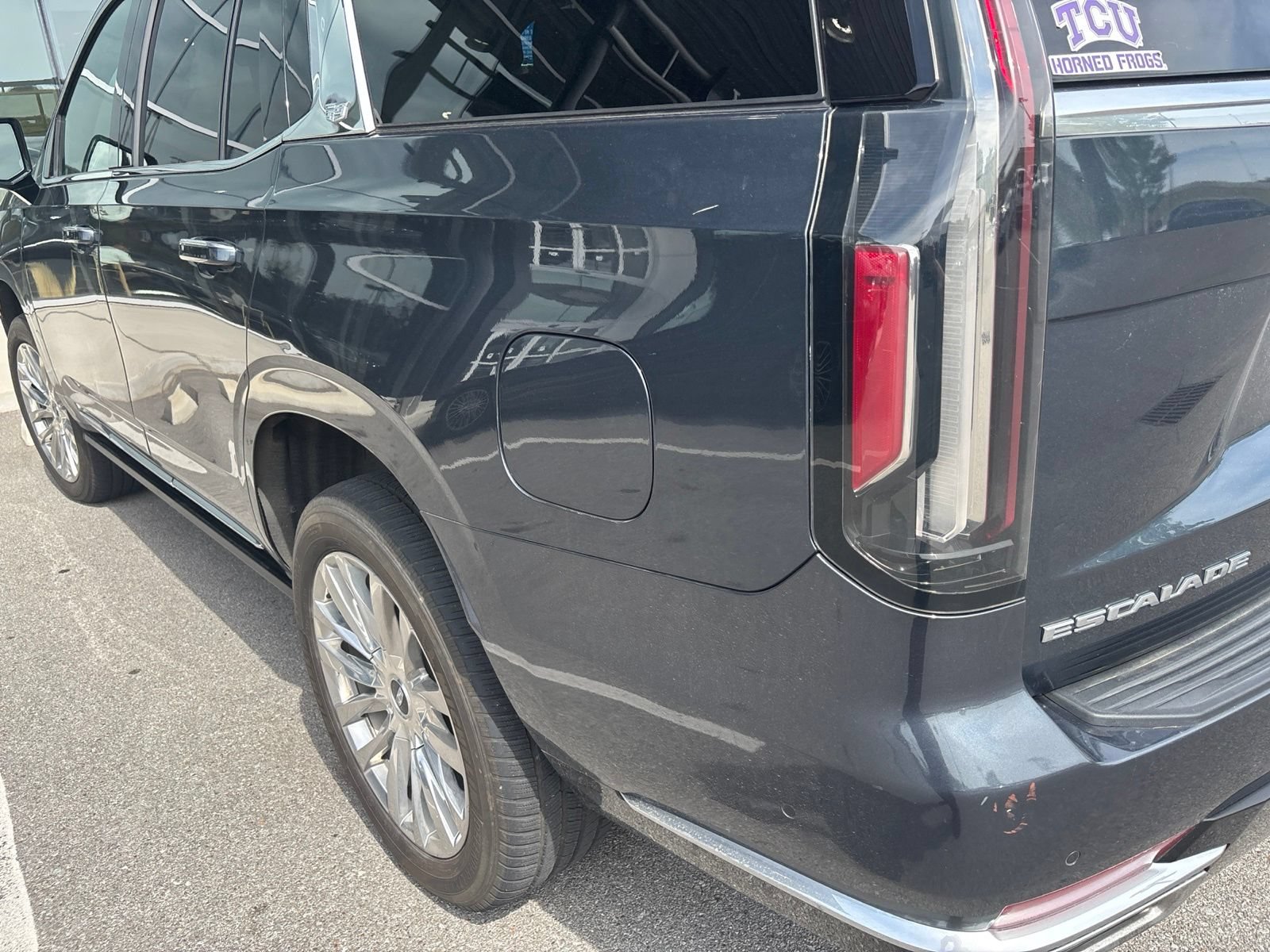 Used 2021 Cadillac Escalade Premium Luxury w/ Driver Assist Tech Package AWD/4WD image 6