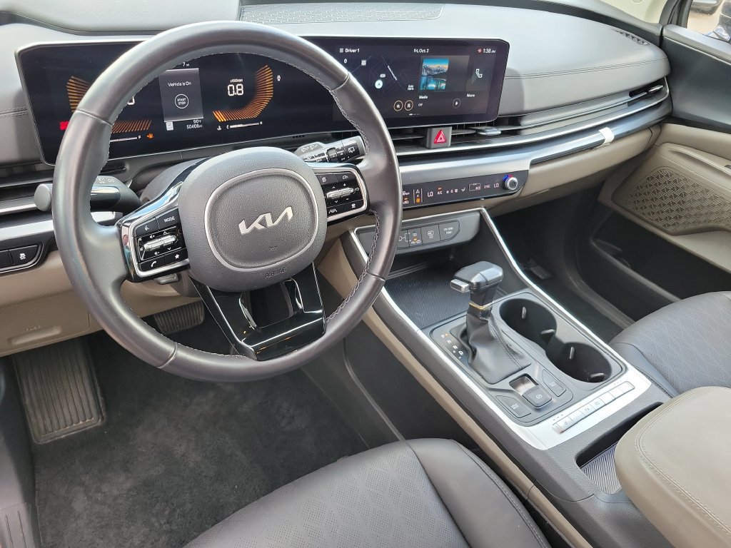 Used 2025 Kia Carnival FWD image 12