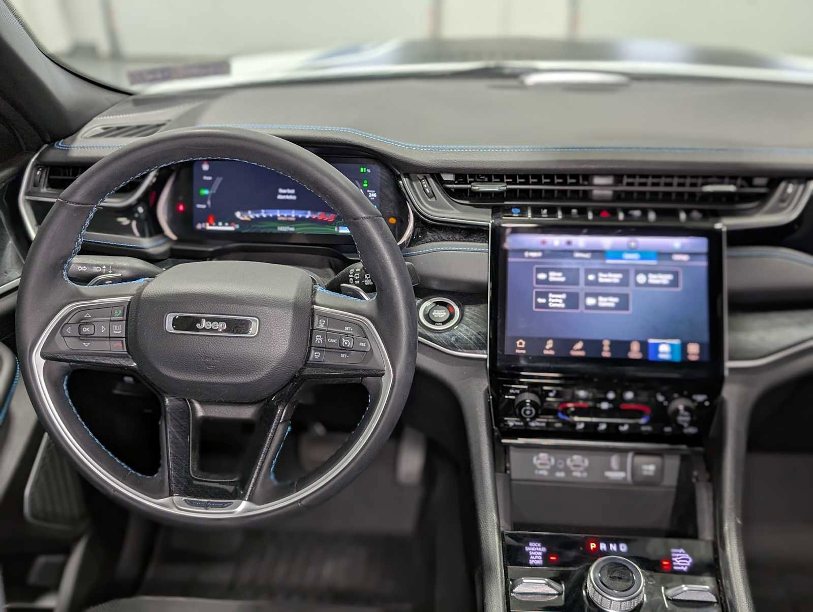 Used 2024 Jeep Grand Cherokee Trailhawk image 5