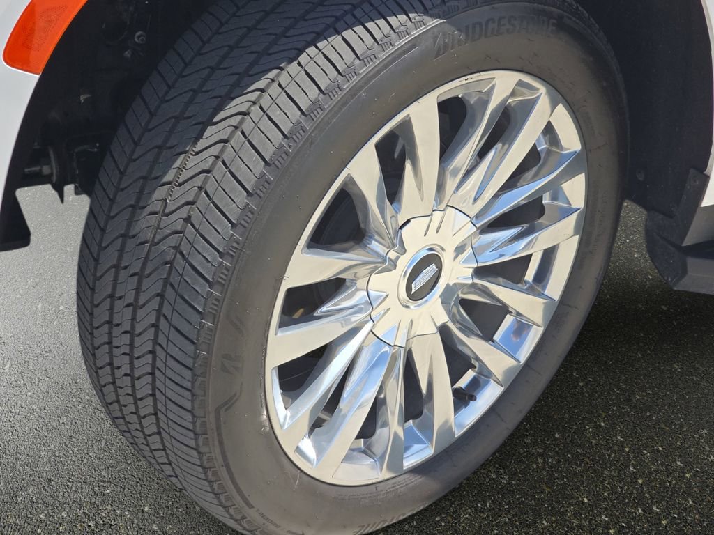 Used 2024 Cadillac Escalade Premium Luxury RWD image 38