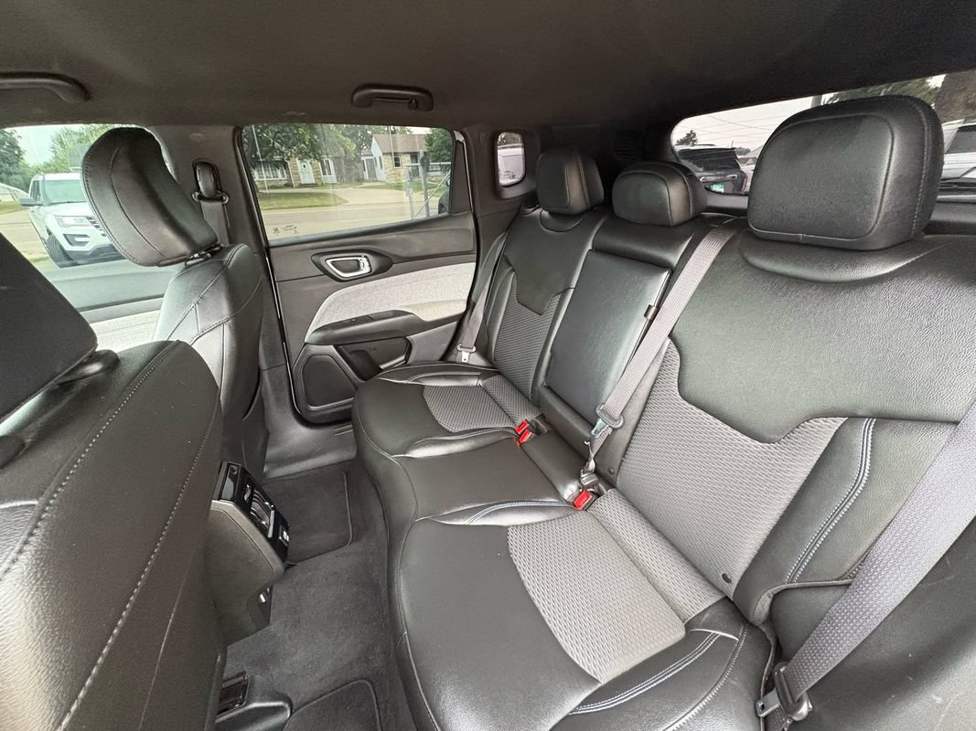 Used 2025 Jeep Compass Latitude AWD/4WD image 25