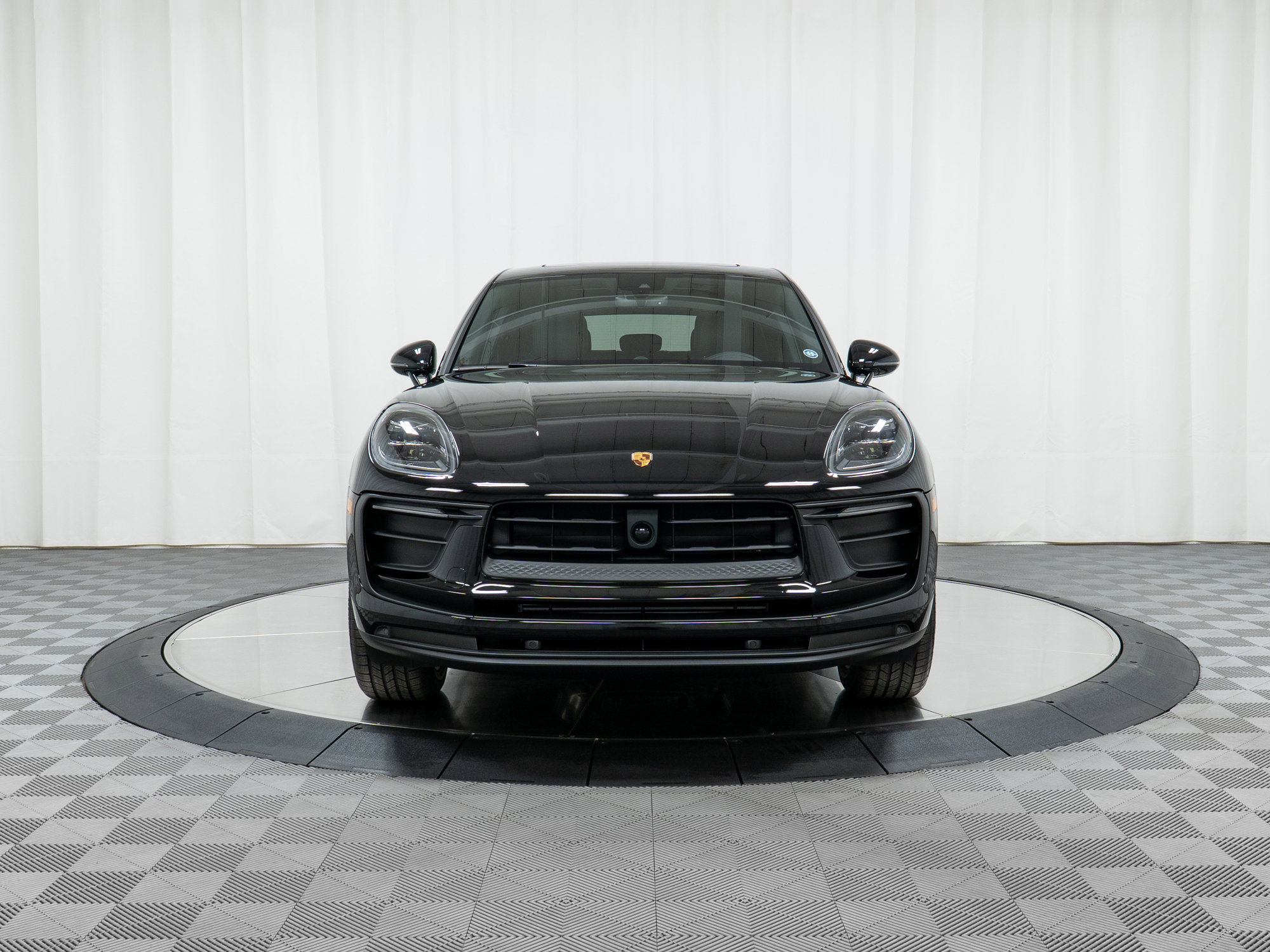 Used 2025 Porsche Macan image 10
