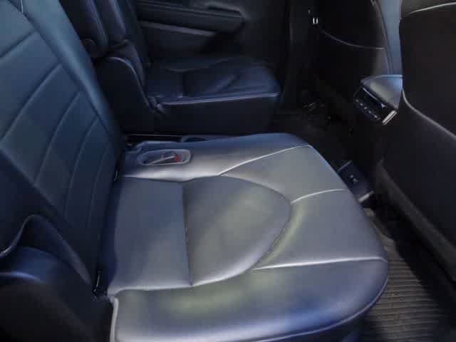 Used 2021 Toyota Highlander XLE AWD/4WD image 18