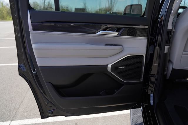 Used 2024 Jeep Wagoneer 4WD w/ Premium Group I image 17