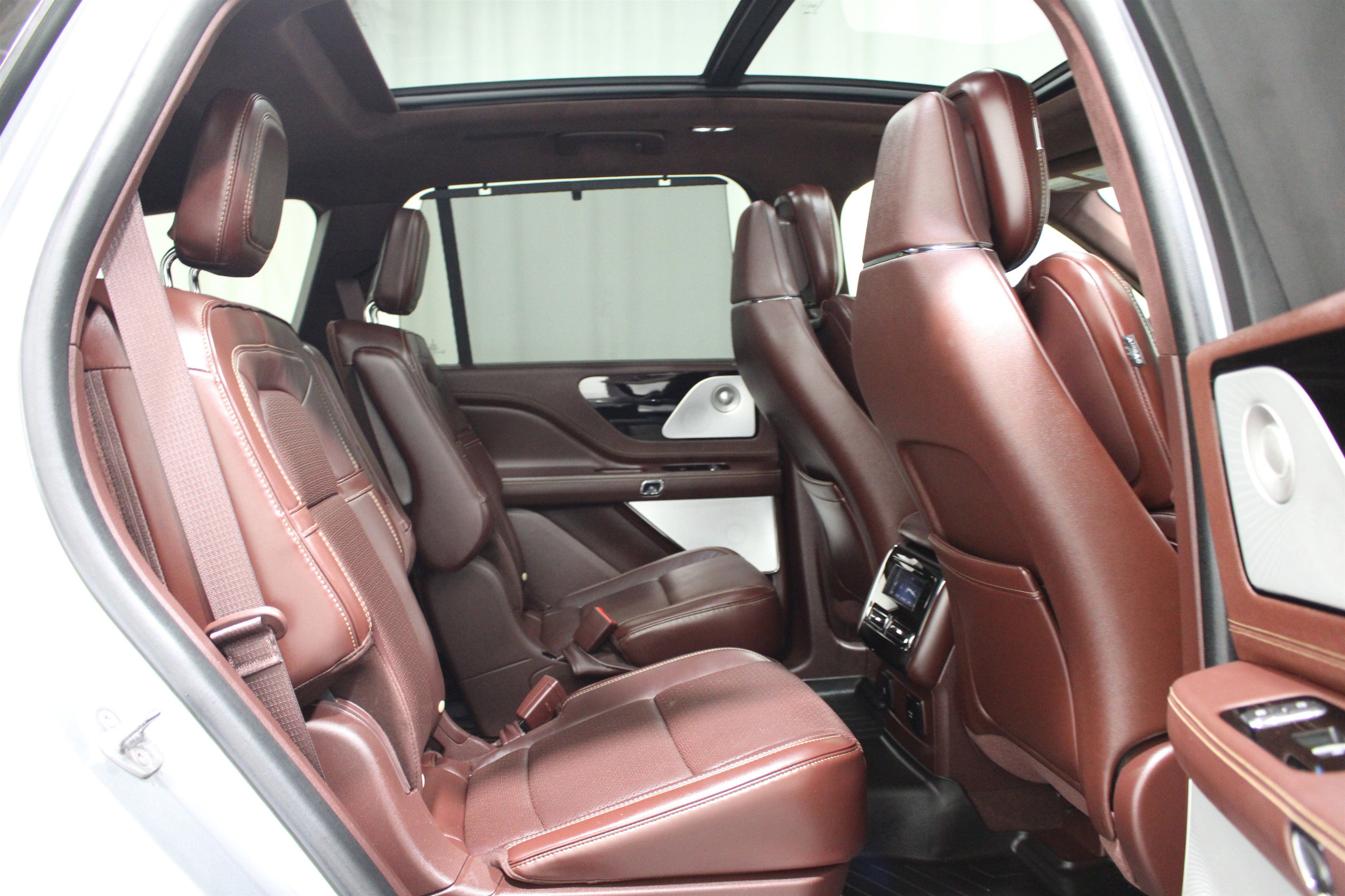 Used 2021 Lincoln Aviator Black Label w/ Class IV Trailer Tow Package image 27