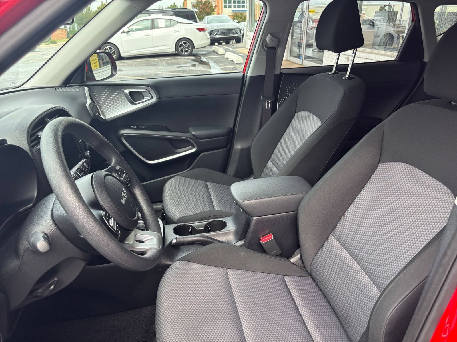 Used 2025 Kia Soul LX w/ LX Technology Package FWD image 32