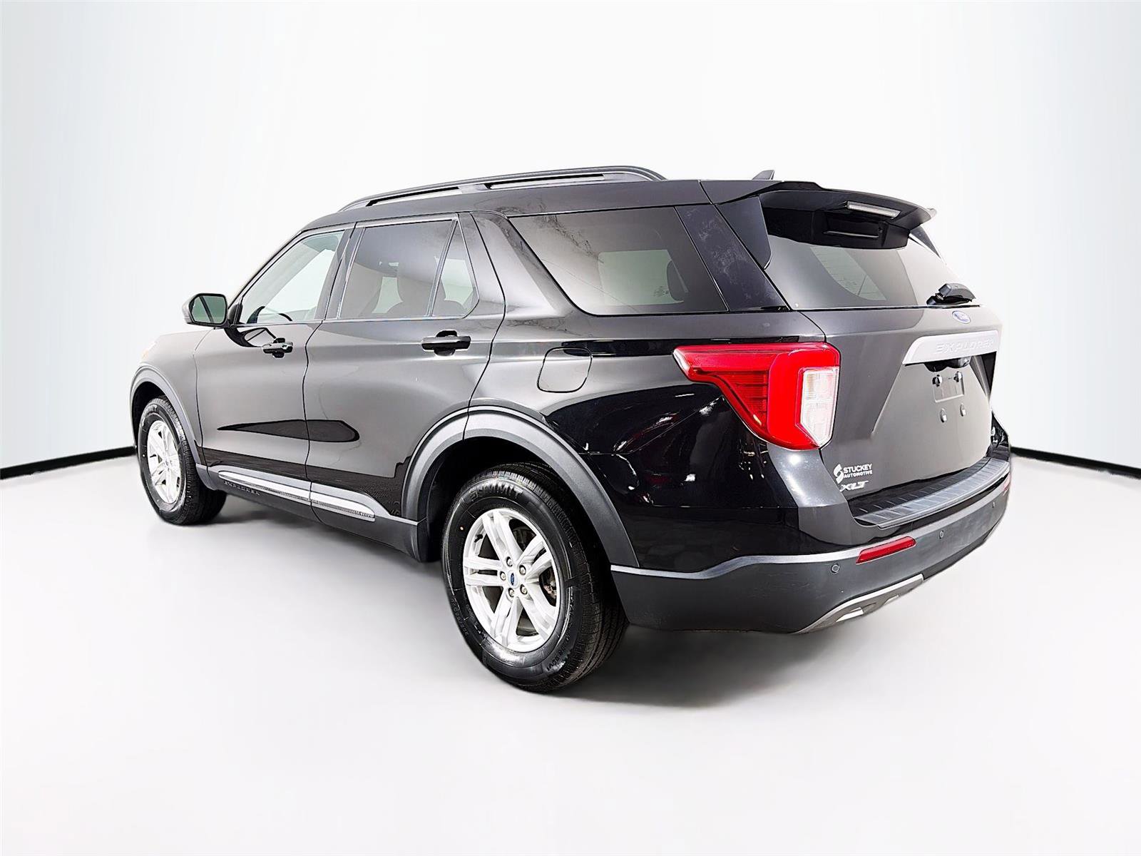 Used 2023 Ford Explorer XLT w/ Equipment Group 202A AWD/4WD image 5