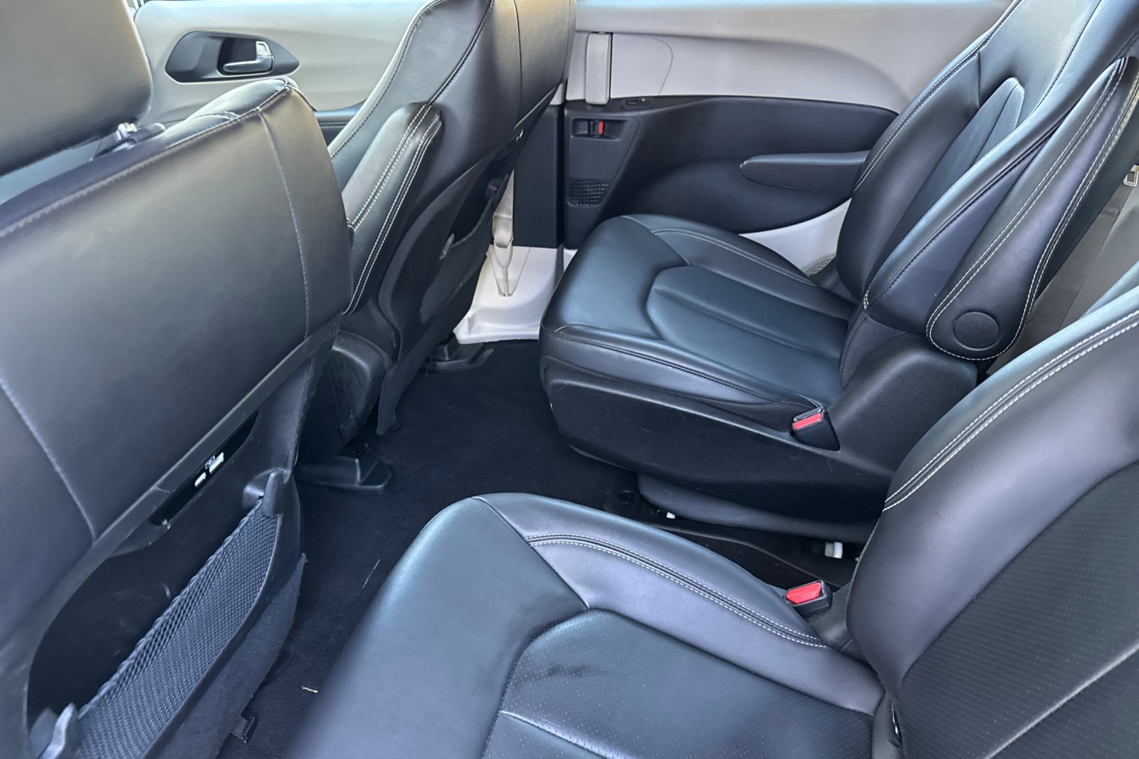 Used 2024 Chrysler Pacifica Limited FWD image 12