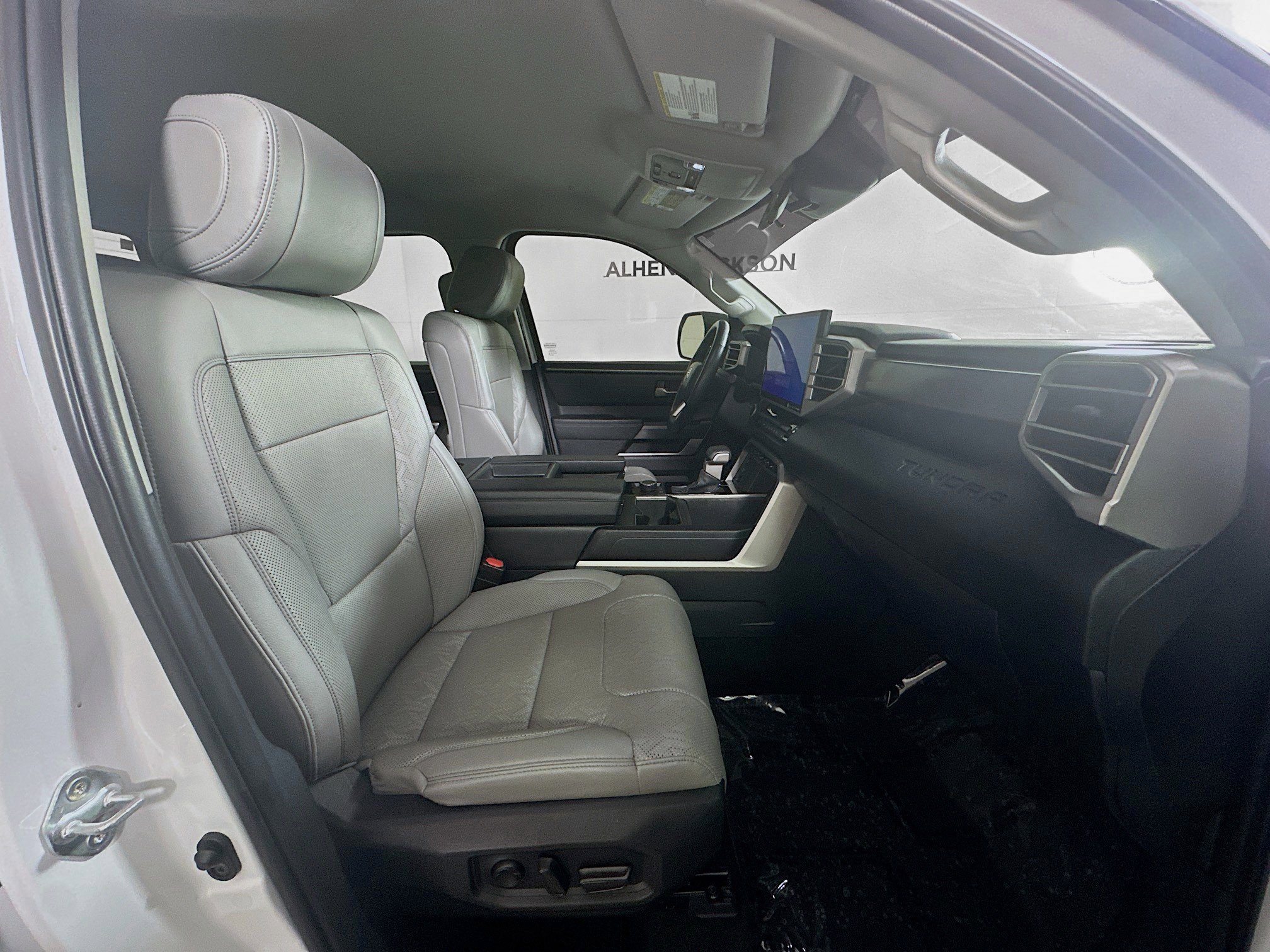 Used 2022 Toyota Tundra SR5 w/ SR5 Premium Package image 28