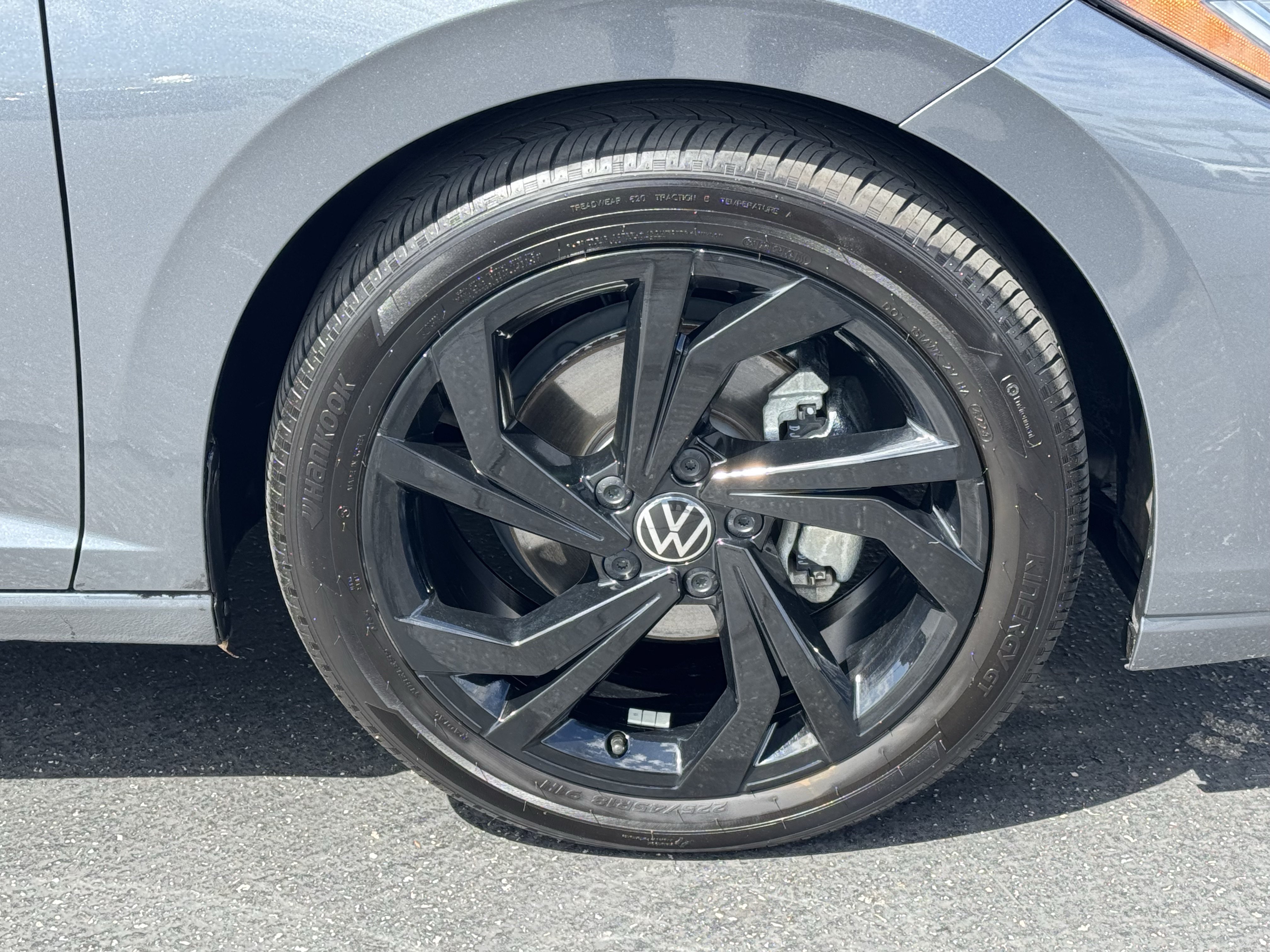 Used 2025 Volkswagen Jetta SE w/ Sunroof Package FWD image 12