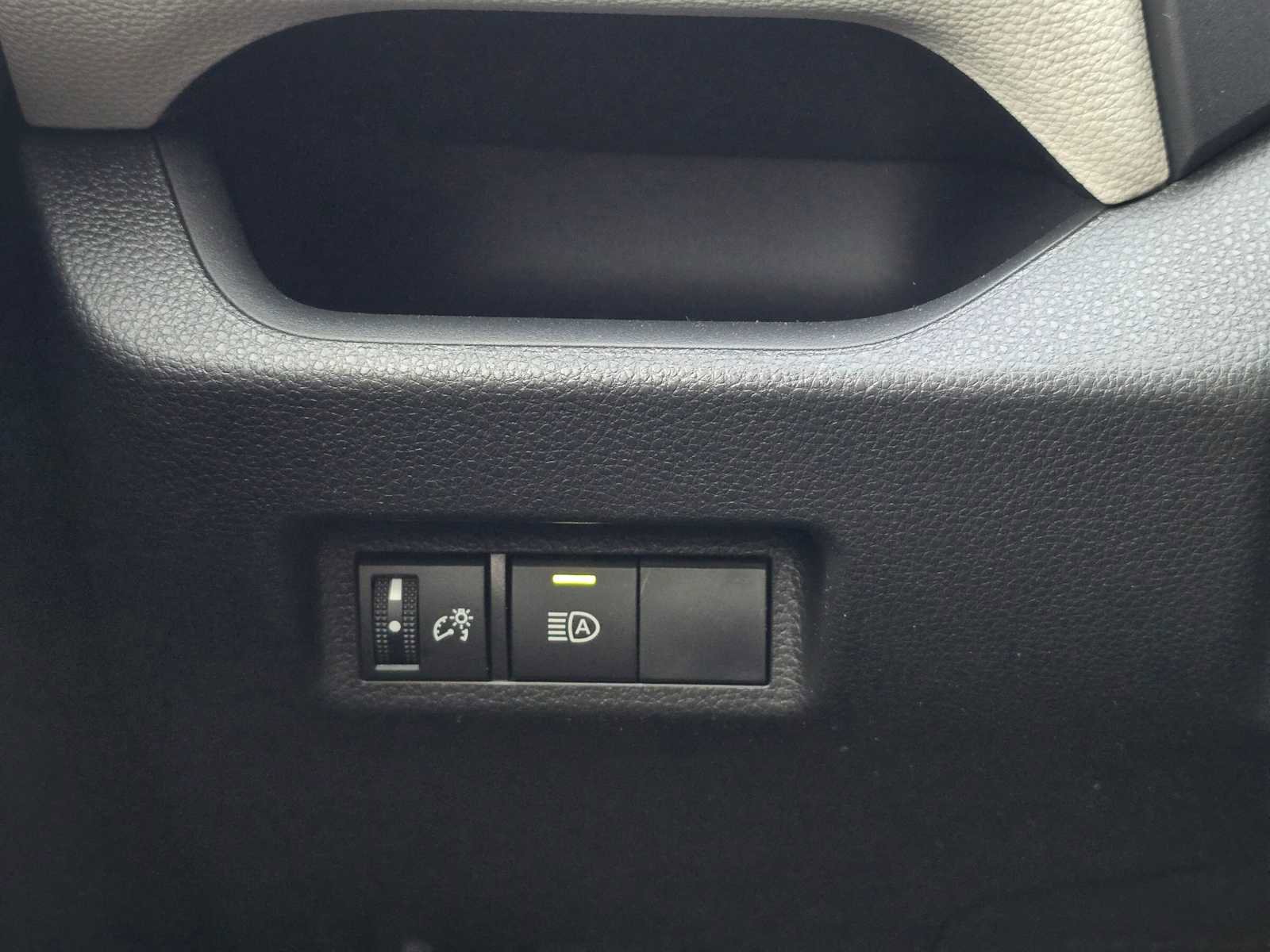 Certified 2025 Toyota RAV4 XLE image 28