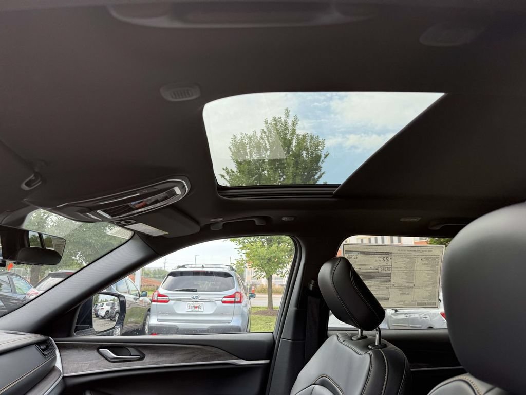 New 2026 Jeep Grand Cherokee Limited AWD/4WD image 4
