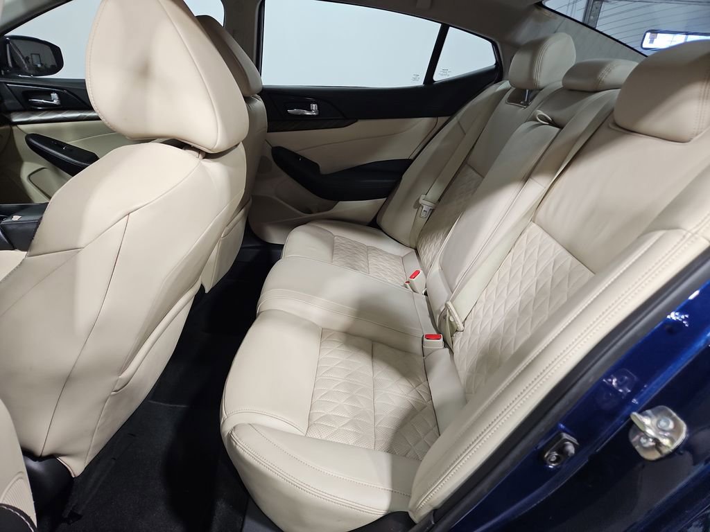 Used 2017 Nissan Maxima Platinum image 26