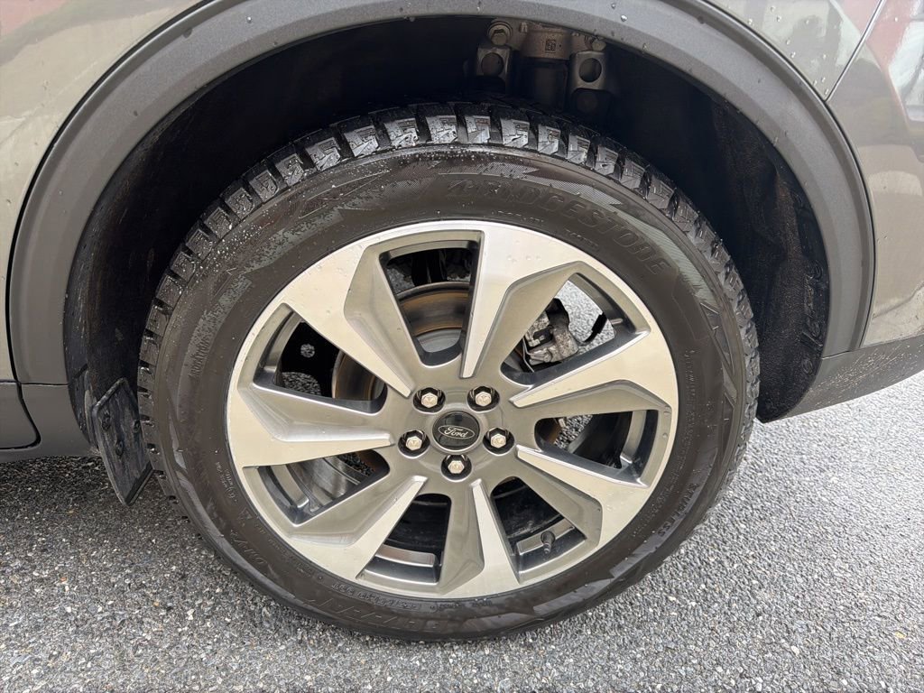 Used 2025 Ford Escape Platinum w/ Premium Technology Package image 11