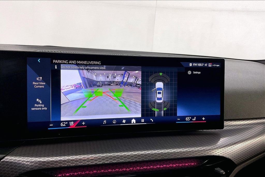 Used 2025 BMW 330i xDrive Sedan w/ M Sport Package image 31