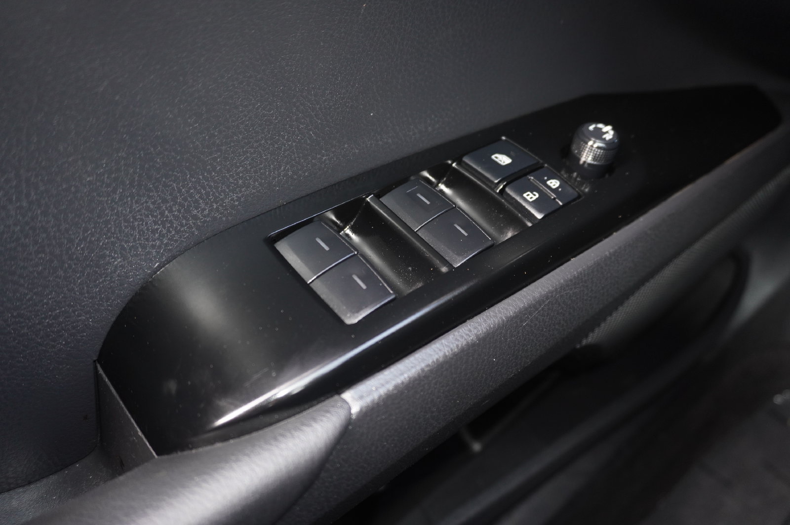 Used 2025 Toyota Camry SE FWD image 14