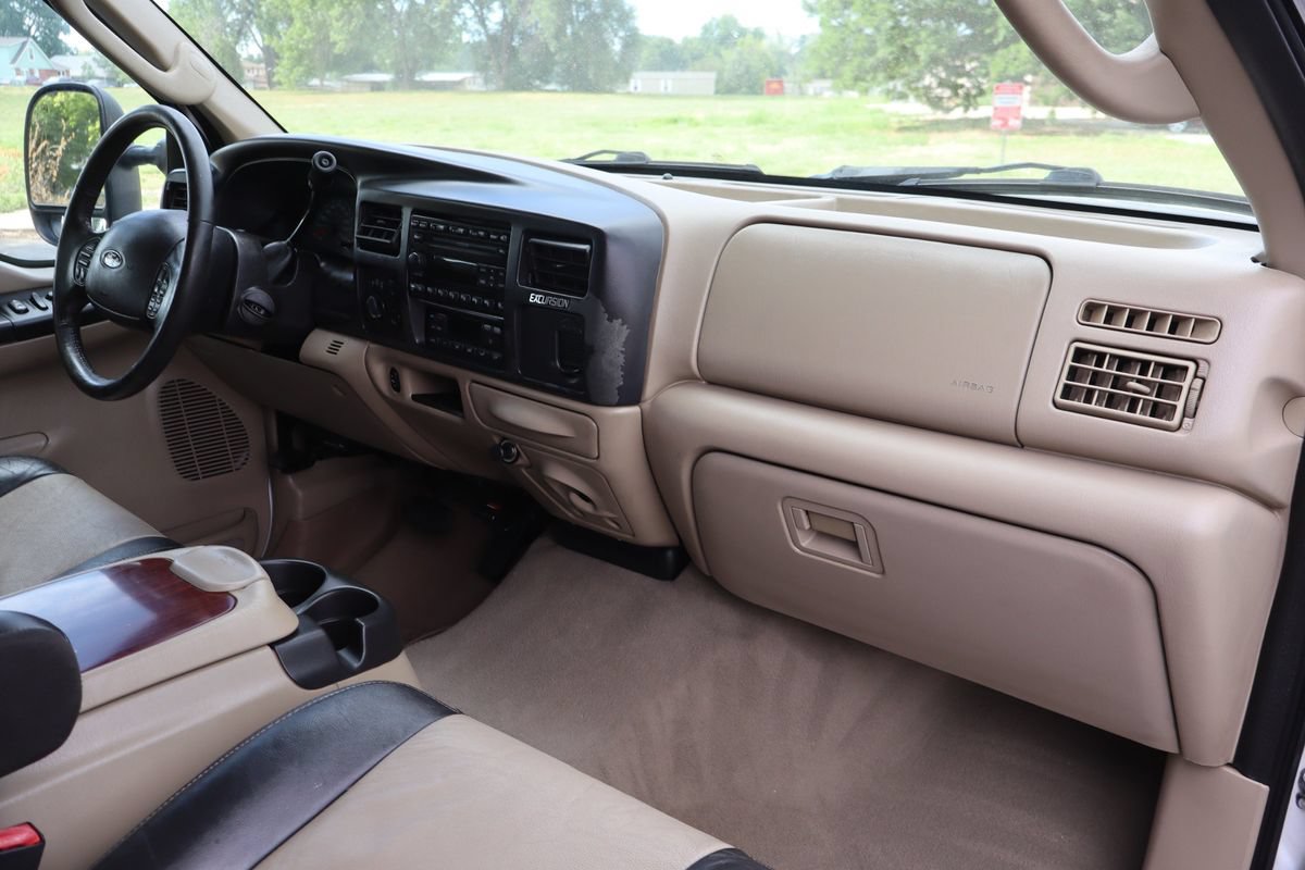 Used 2005 Ford Excursion Eddie Bauer AWD/4WD image 17