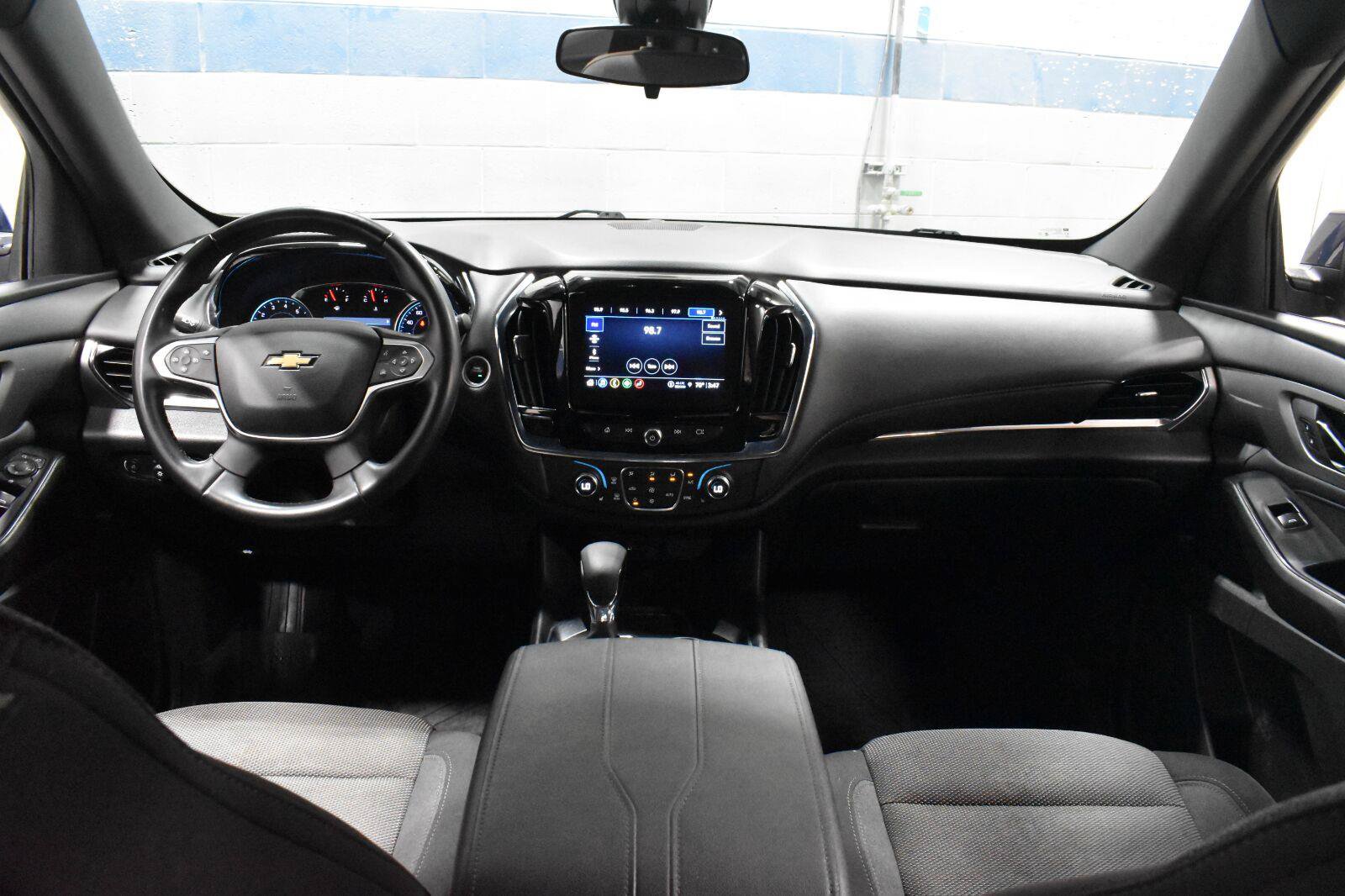 Used 2023 Chevrolet Traverse LT FWD image 6