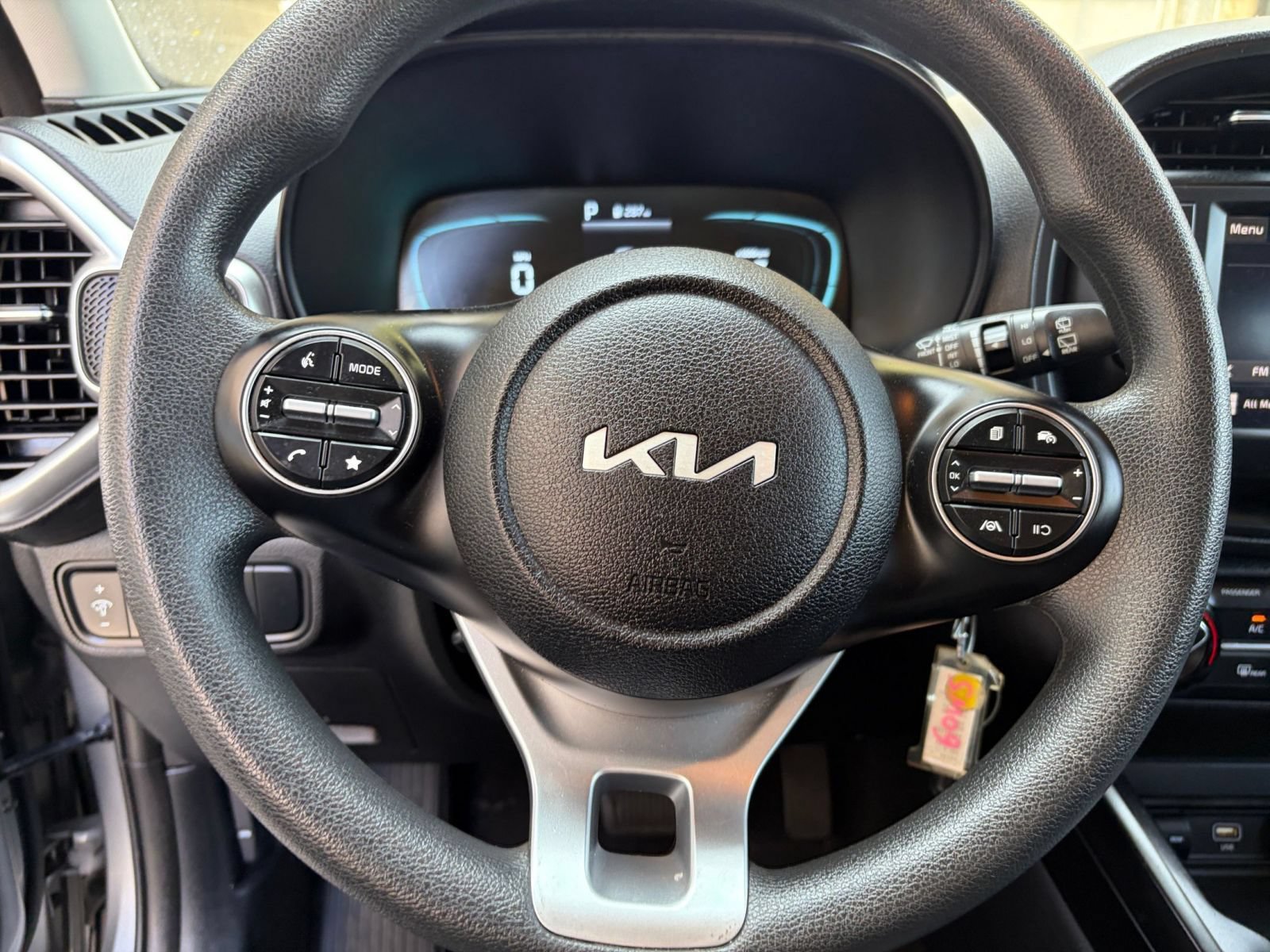 Used 2025 Kia Soul LX w/ LX Technology Package FWD image 25
