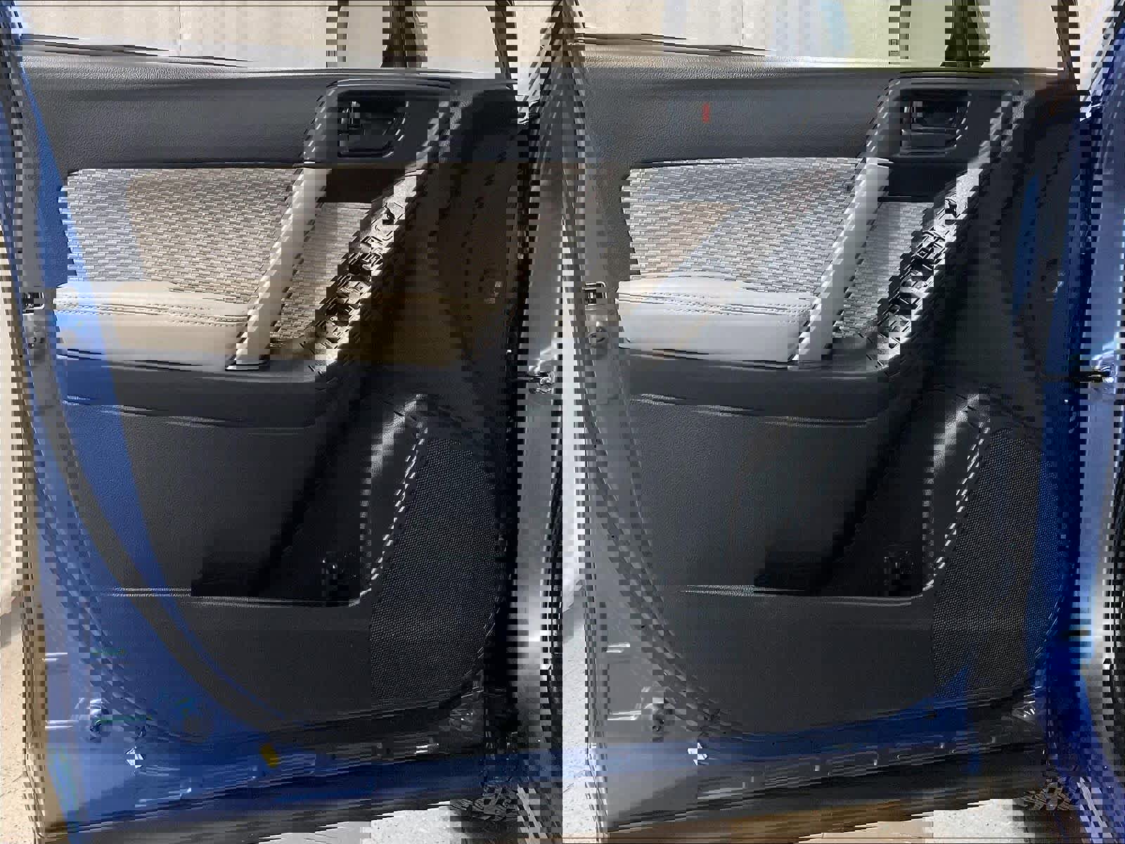 Used 2018 Subaru Forester 2.5i Premium w/ All-Weather Package image 9