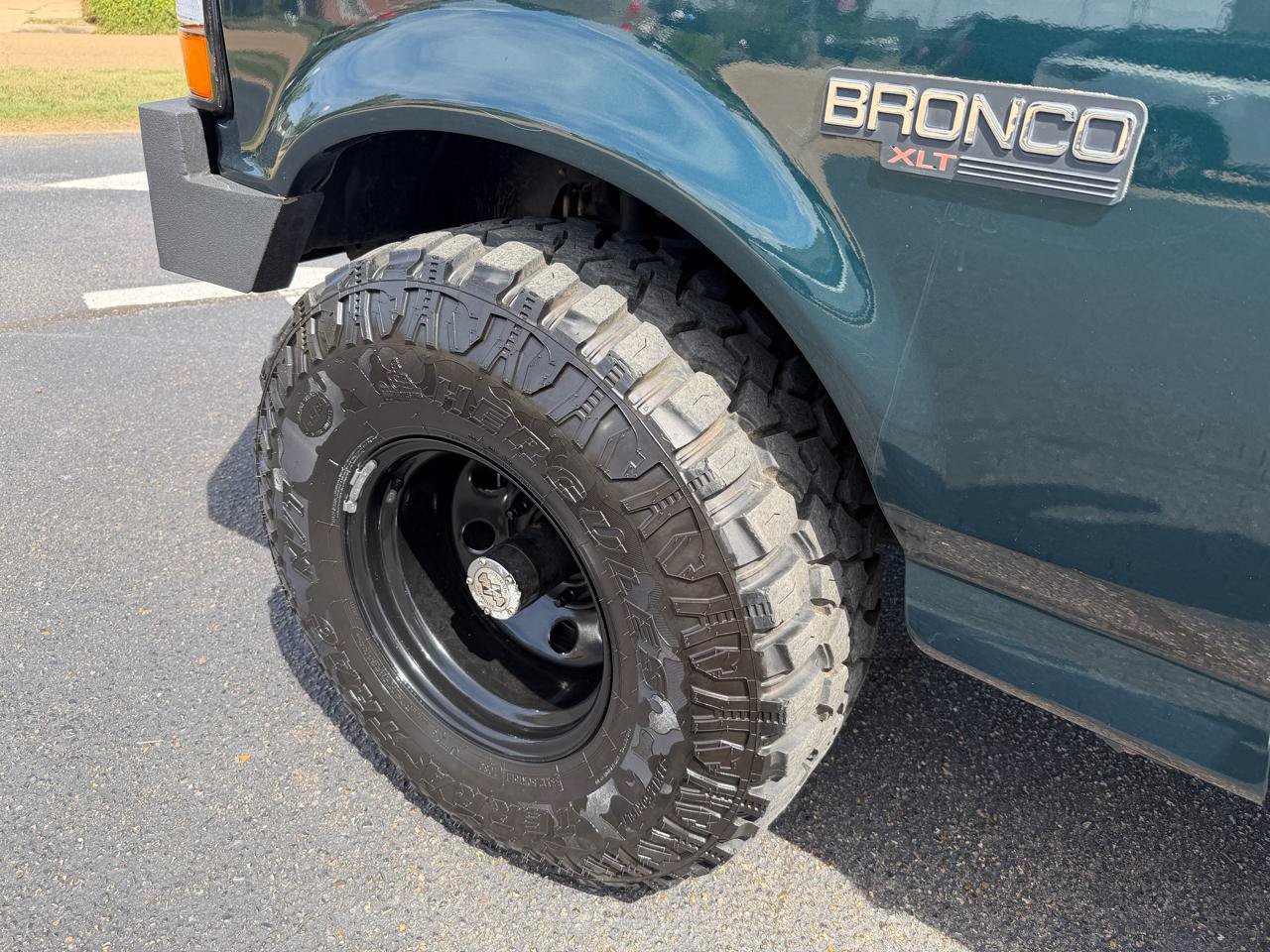 Used 1993 Ford Bronco XLT AWD/4WD image 24