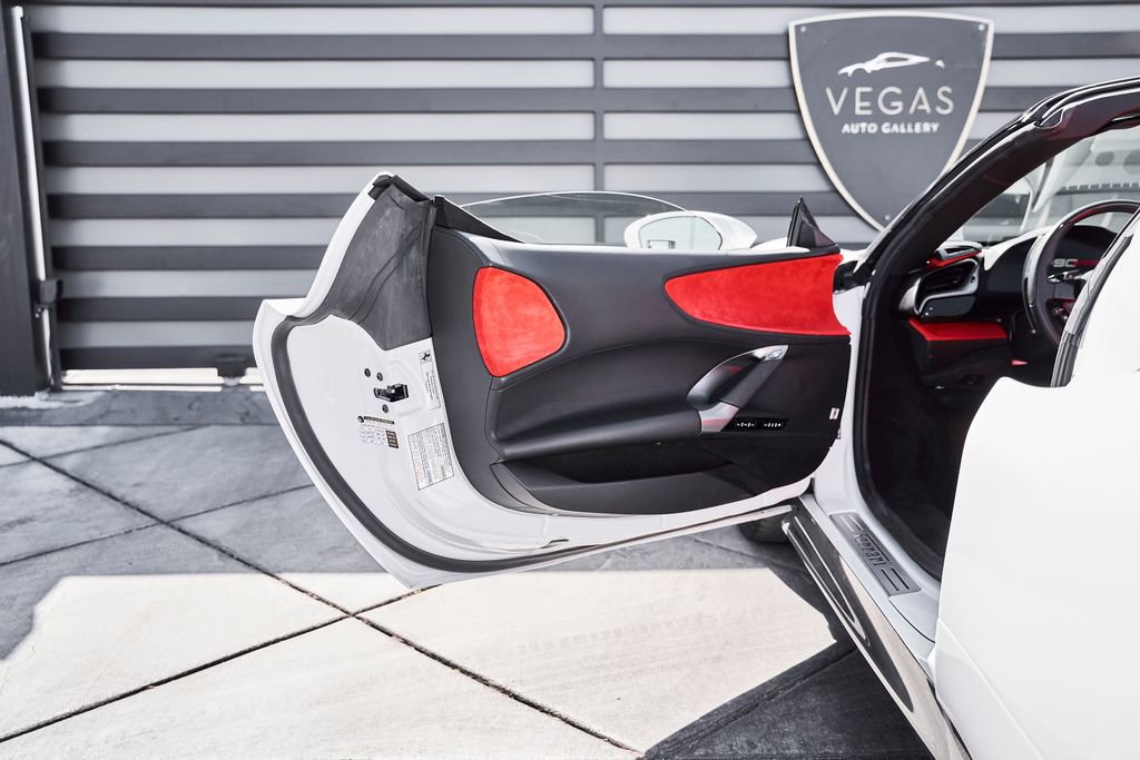 Used 2024 Ferrari SF90 Spider image 34