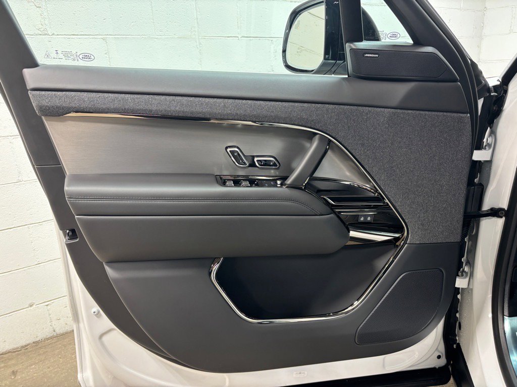 New 2025 Land Rover Range Rover Sport Dynamic SE AWD/4WD image 24
