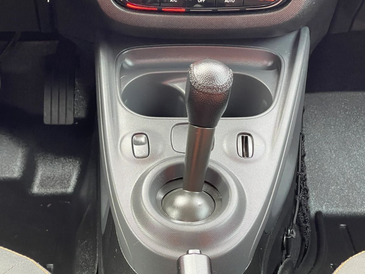 Used 2016 smart fortwo pure RWD image 25