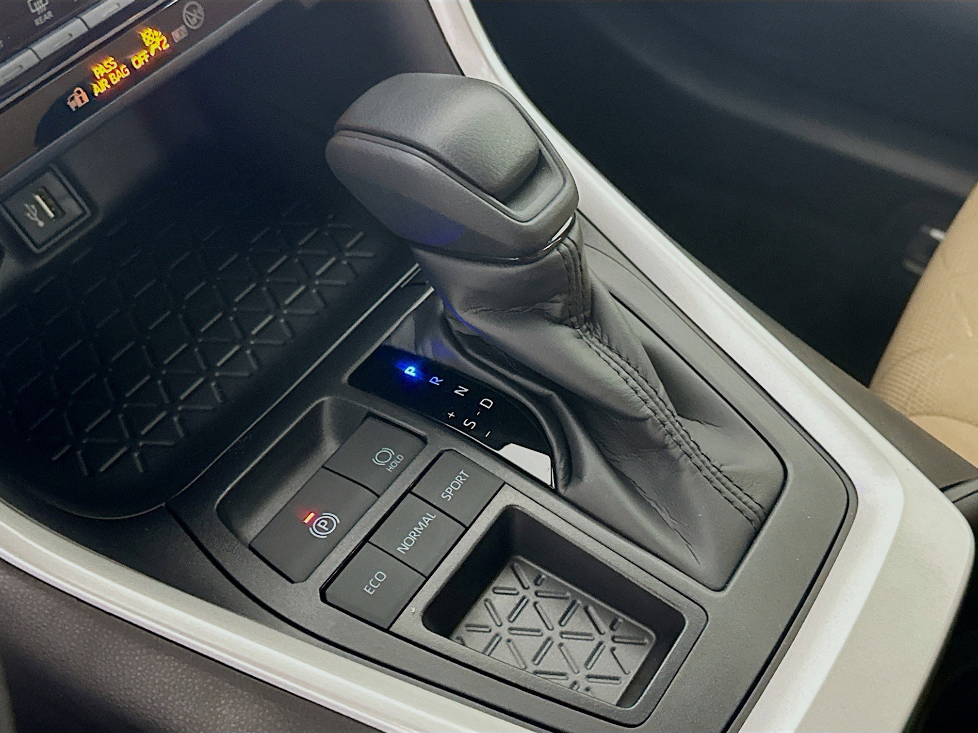 Used 2025 Toyota RAV4 XLE w/ Convenience Package image 25