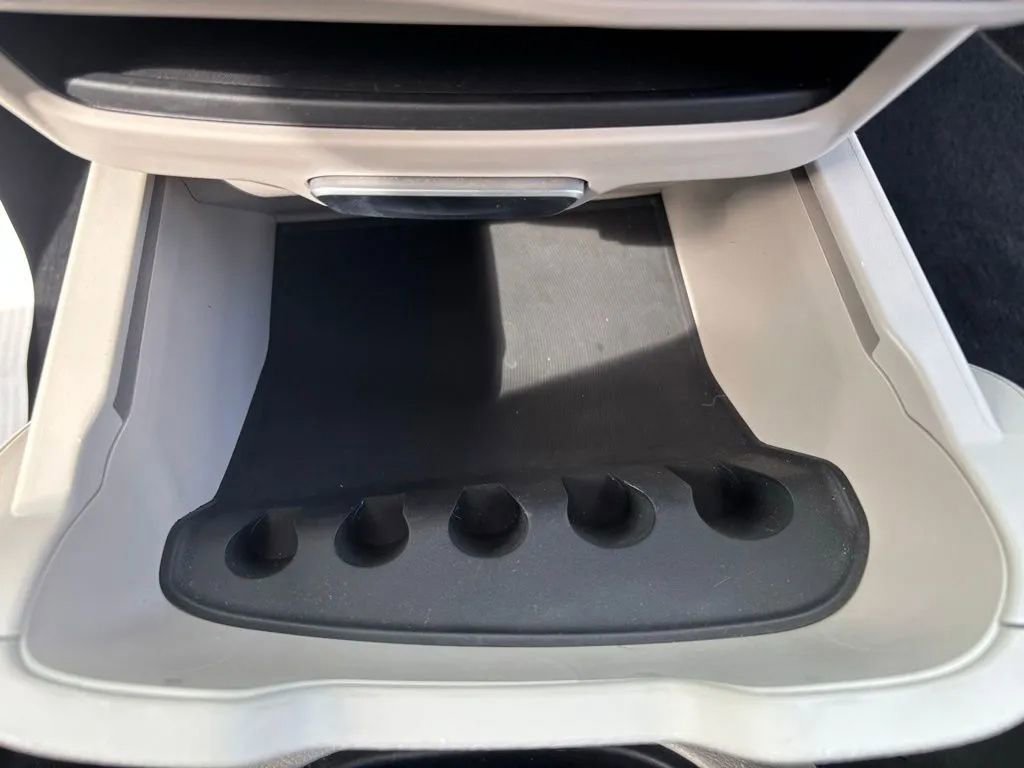 Used 2024 Chrysler Pacifica Limited FWD image 17