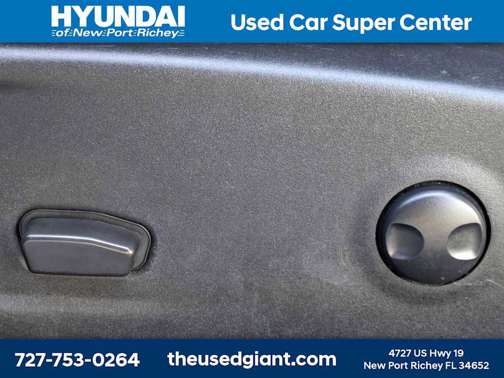 Used 2022 Dodge Challenger SXT RWD image 20