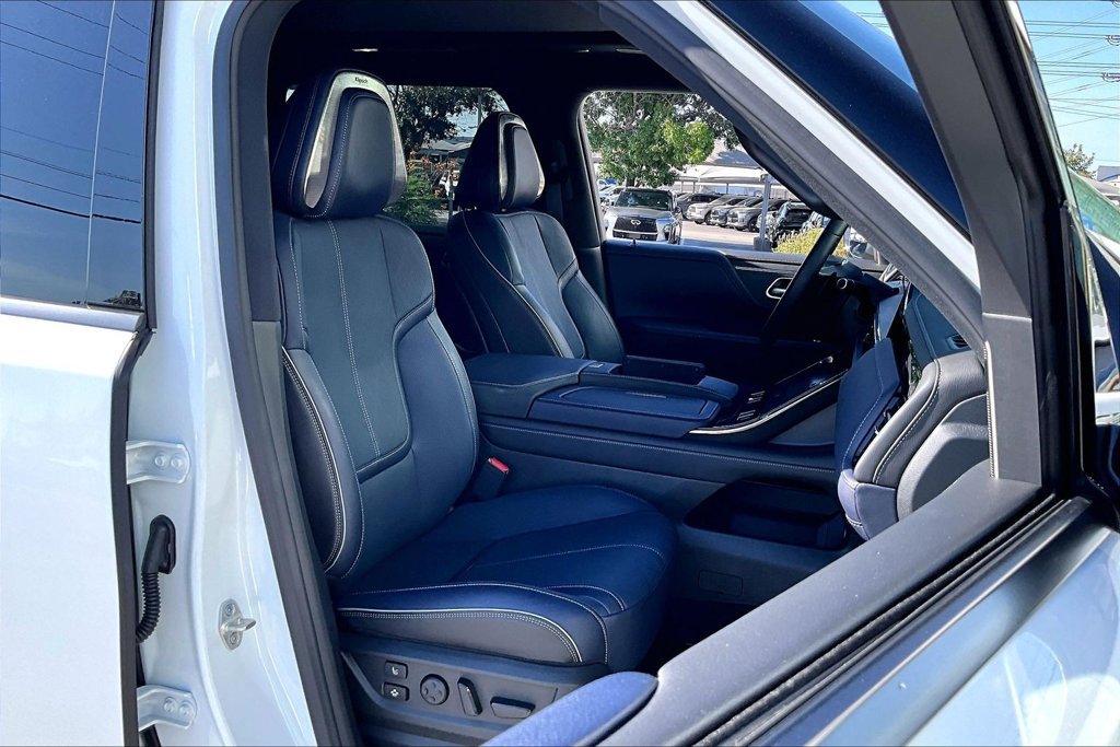 Used 2026 INFINITI QX80 4WD w/ Sport Exterior Package image 9