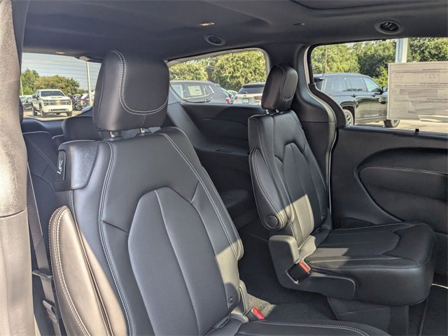 New 2025 Chrysler Pacifica Select image 27
