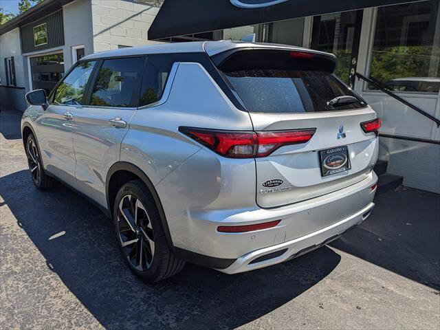 Used 2024 Mitsubishi Outlander SE Black Edition AWD/4WD image 3