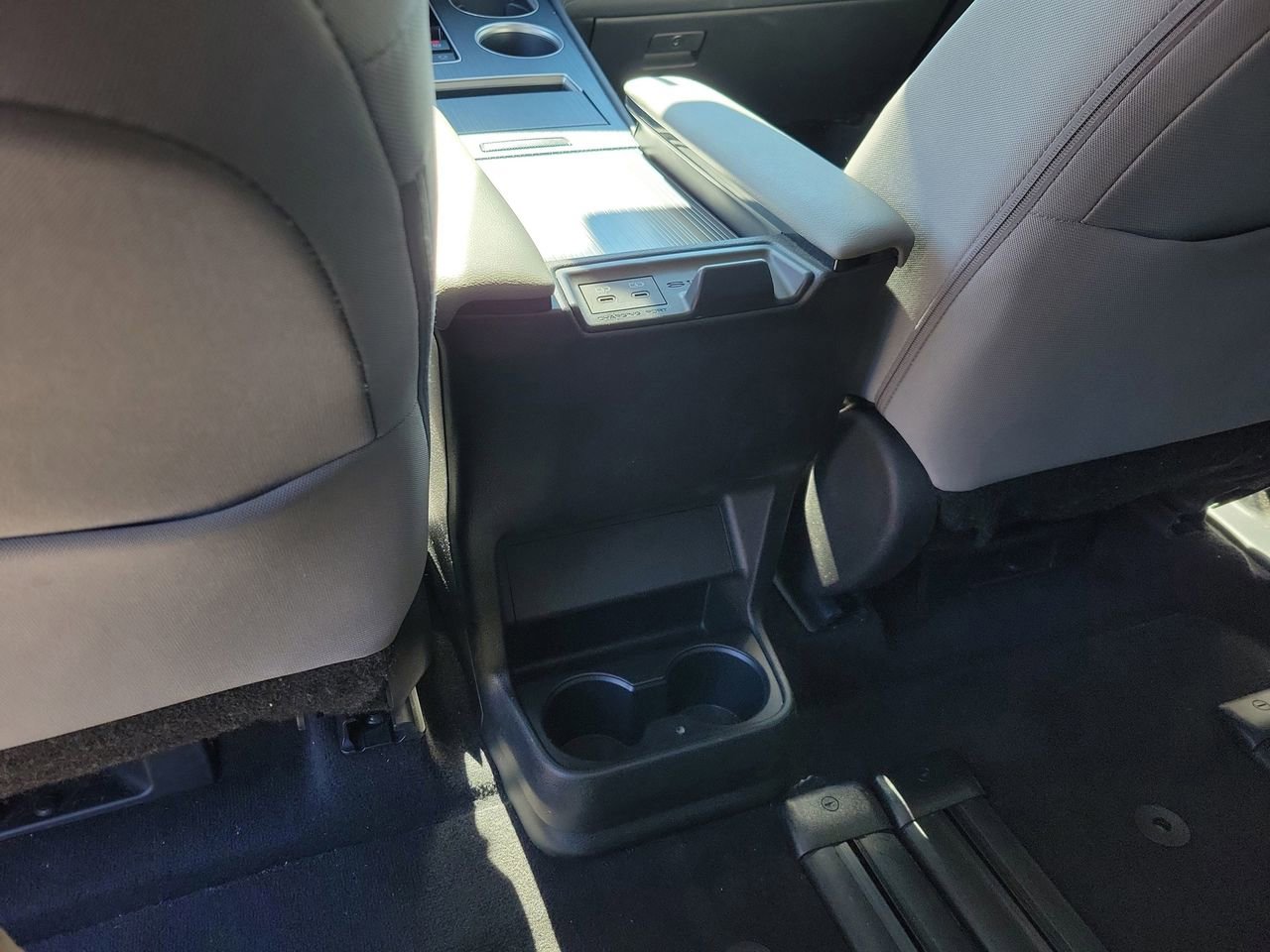 Used 2025 Toyota Sienna LE image 11