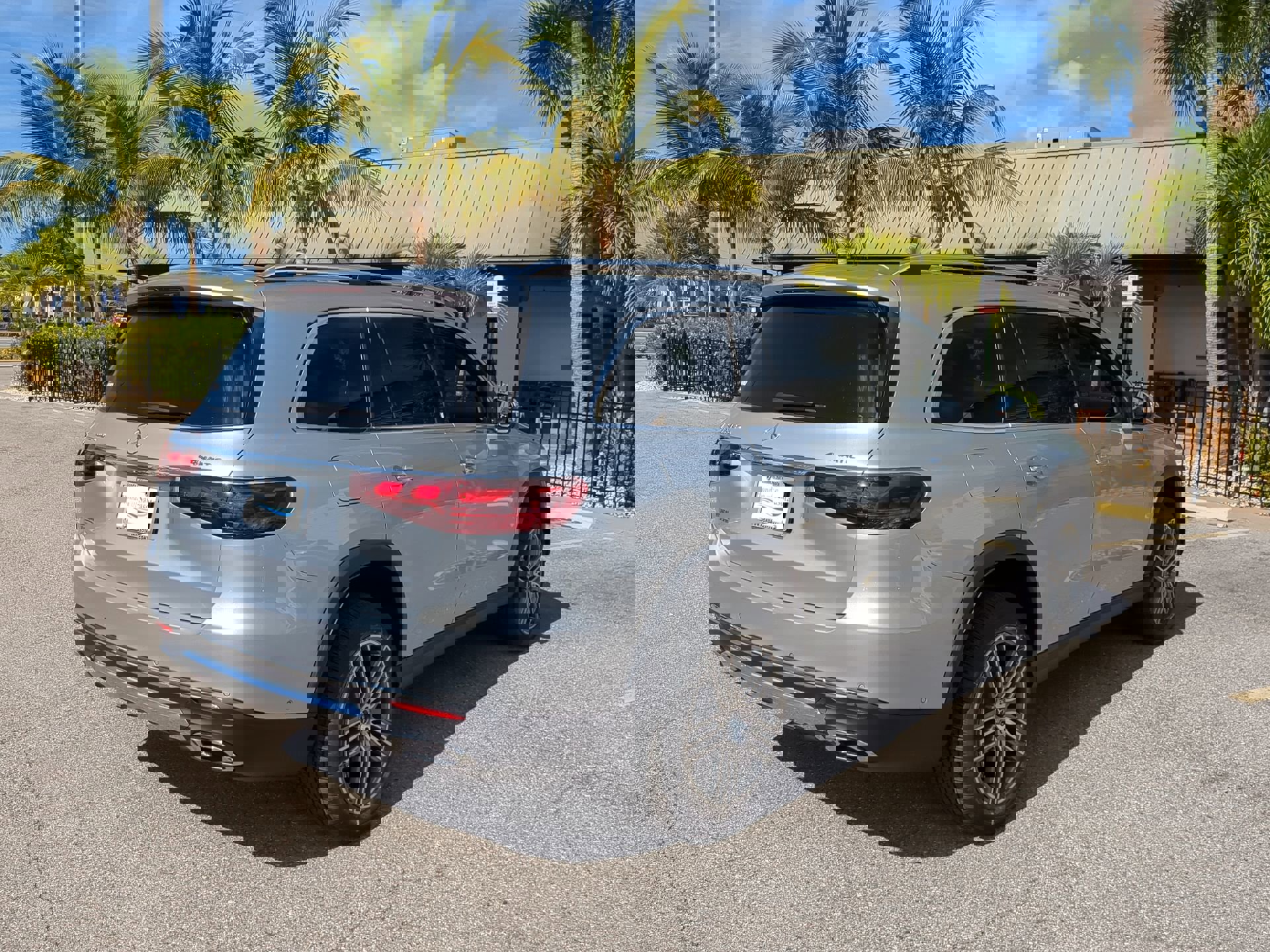 Used 2024 Mercedes-Benz GLS 450 4MATIC image 6