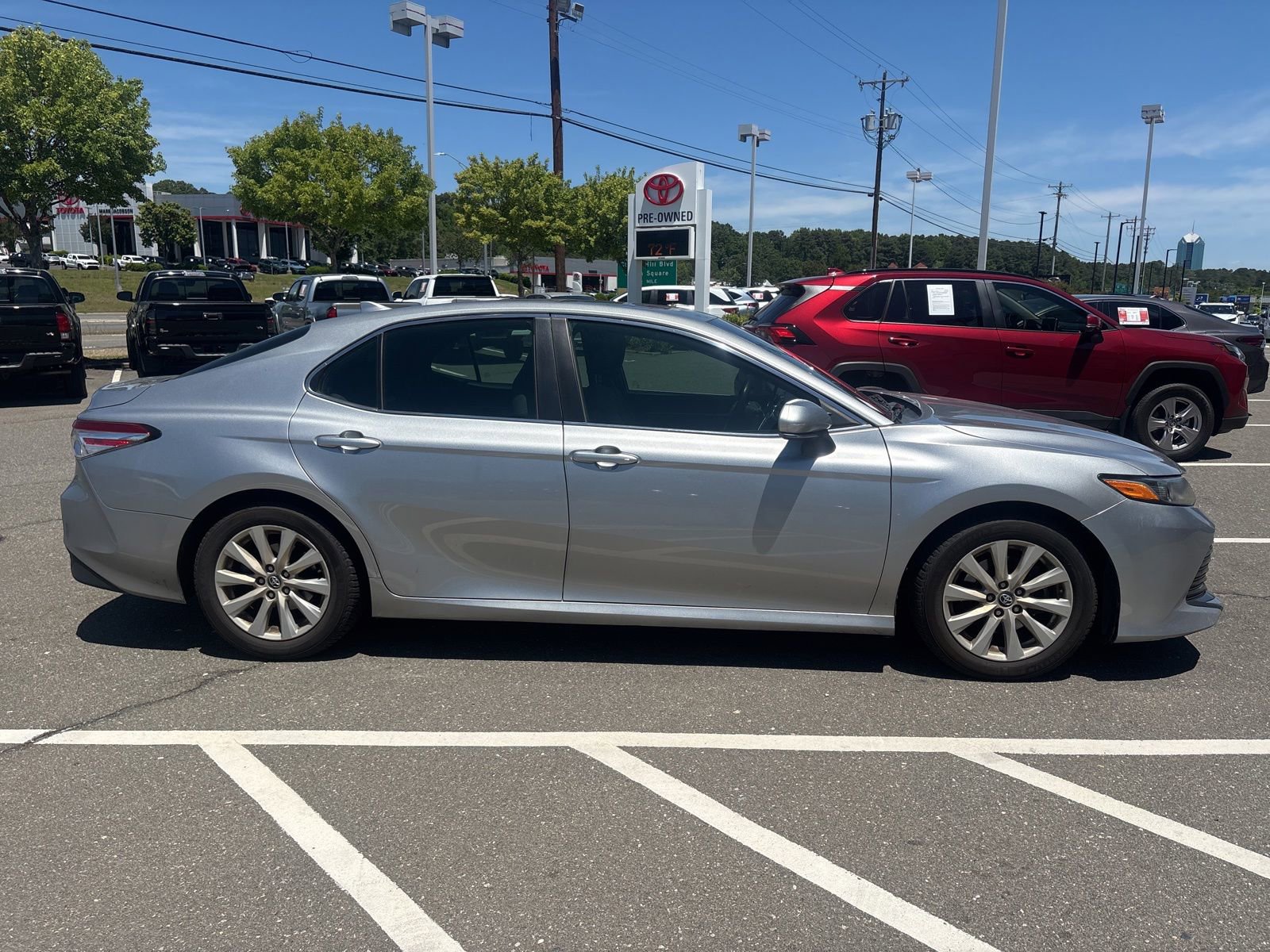 Used 2019 Toyota Camry LE w/ Convenience Package FWD image 3