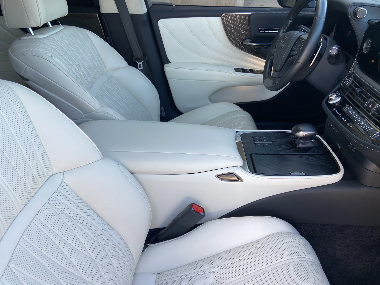 Used 2023 Lexus LS 500h AWD w/ Luxury Package image 11