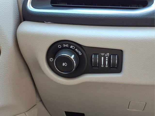 Used 2019 Chrysler Pacifica Limited FWD image 16