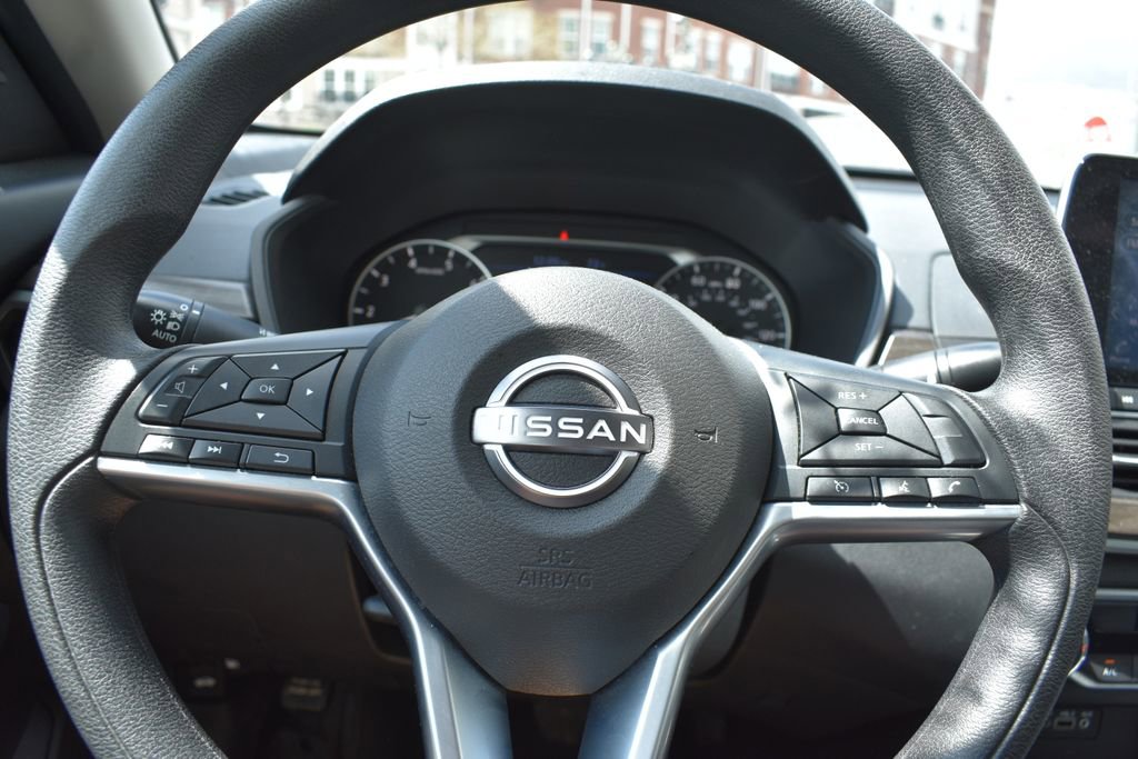 Used 2025 Nissan Altima 2.5 SV image 15