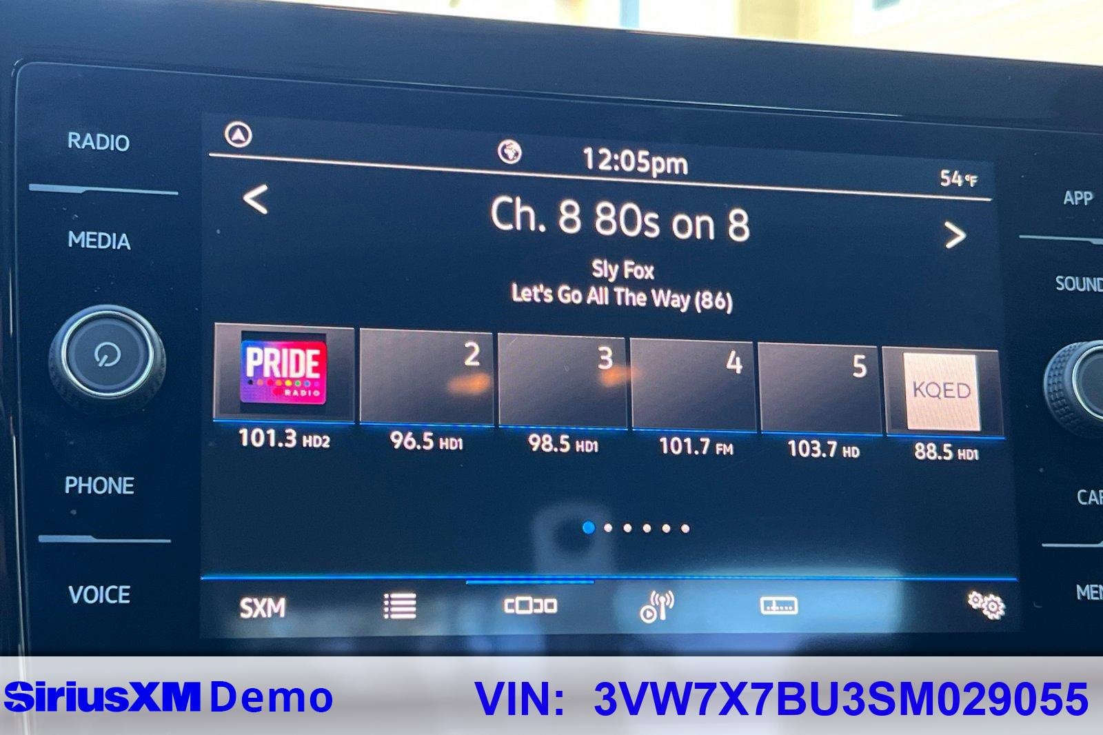 Certified 2025 Volkswagen Jetta SE image 27