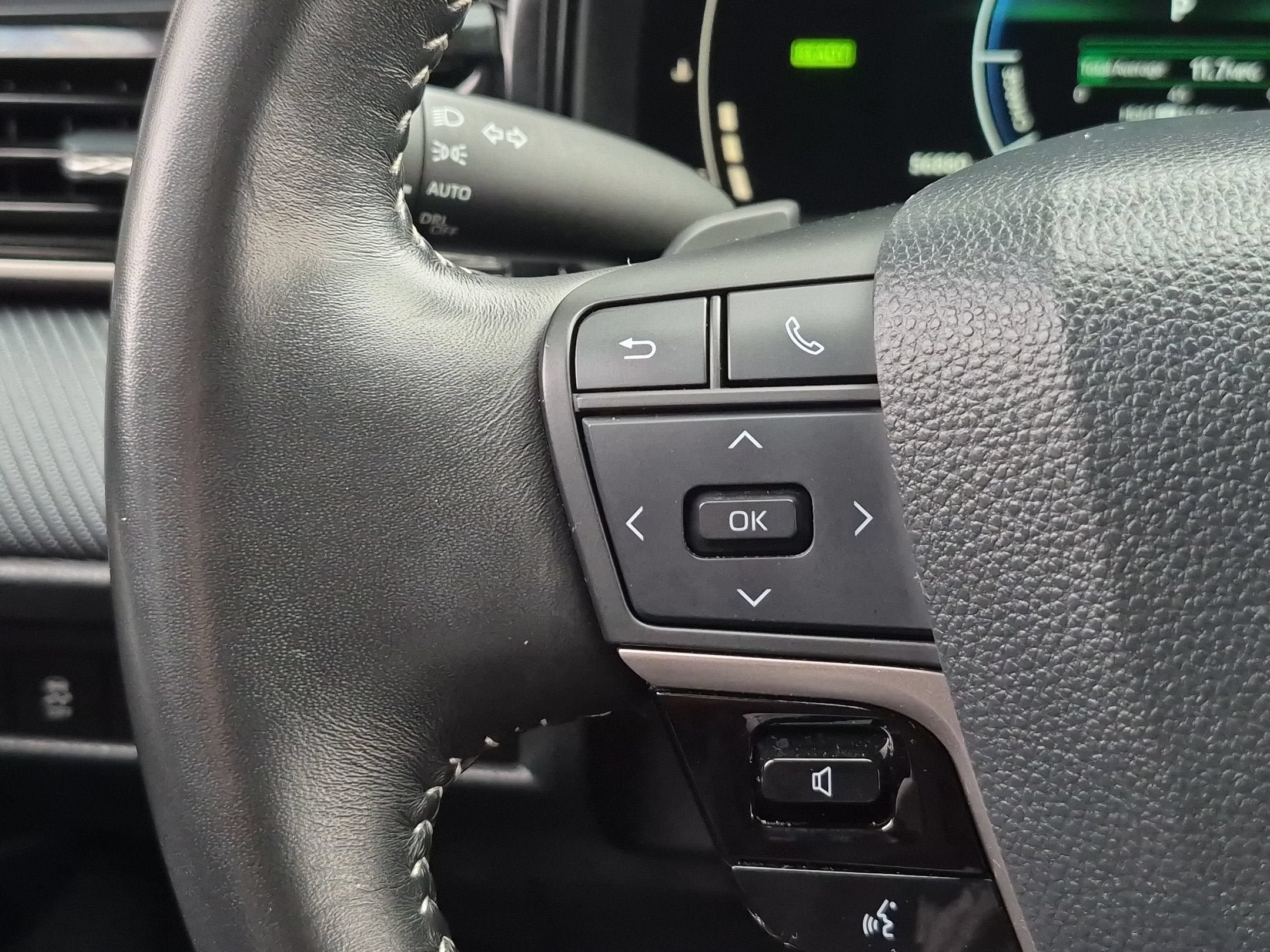 Used 2025 Toyota Camry SE FWD image 16