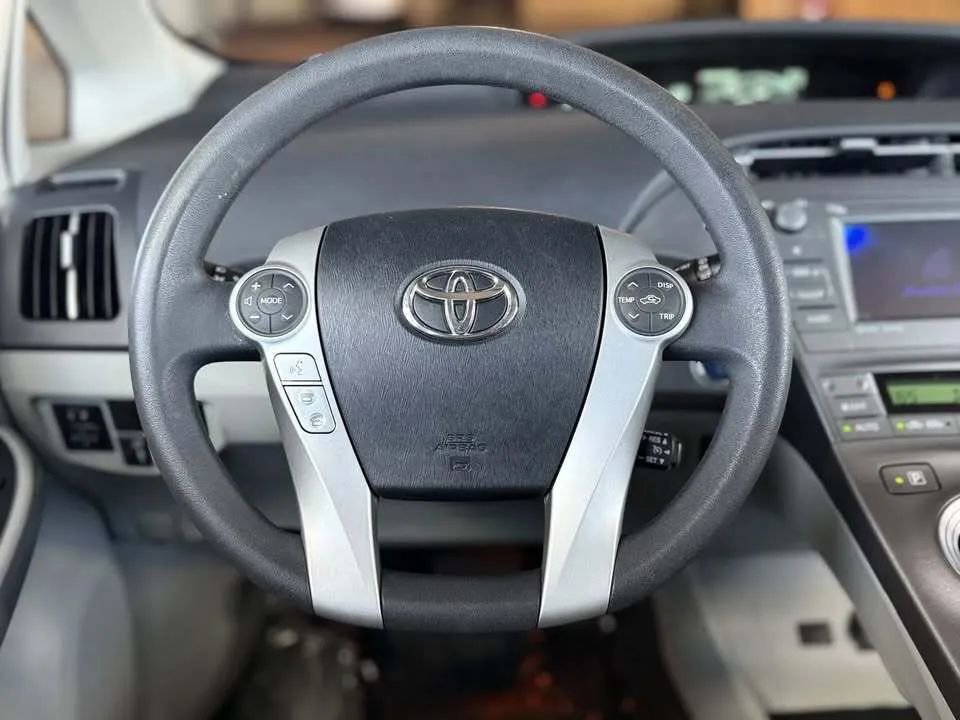 Used 2015 Toyota Prius Three image 17
